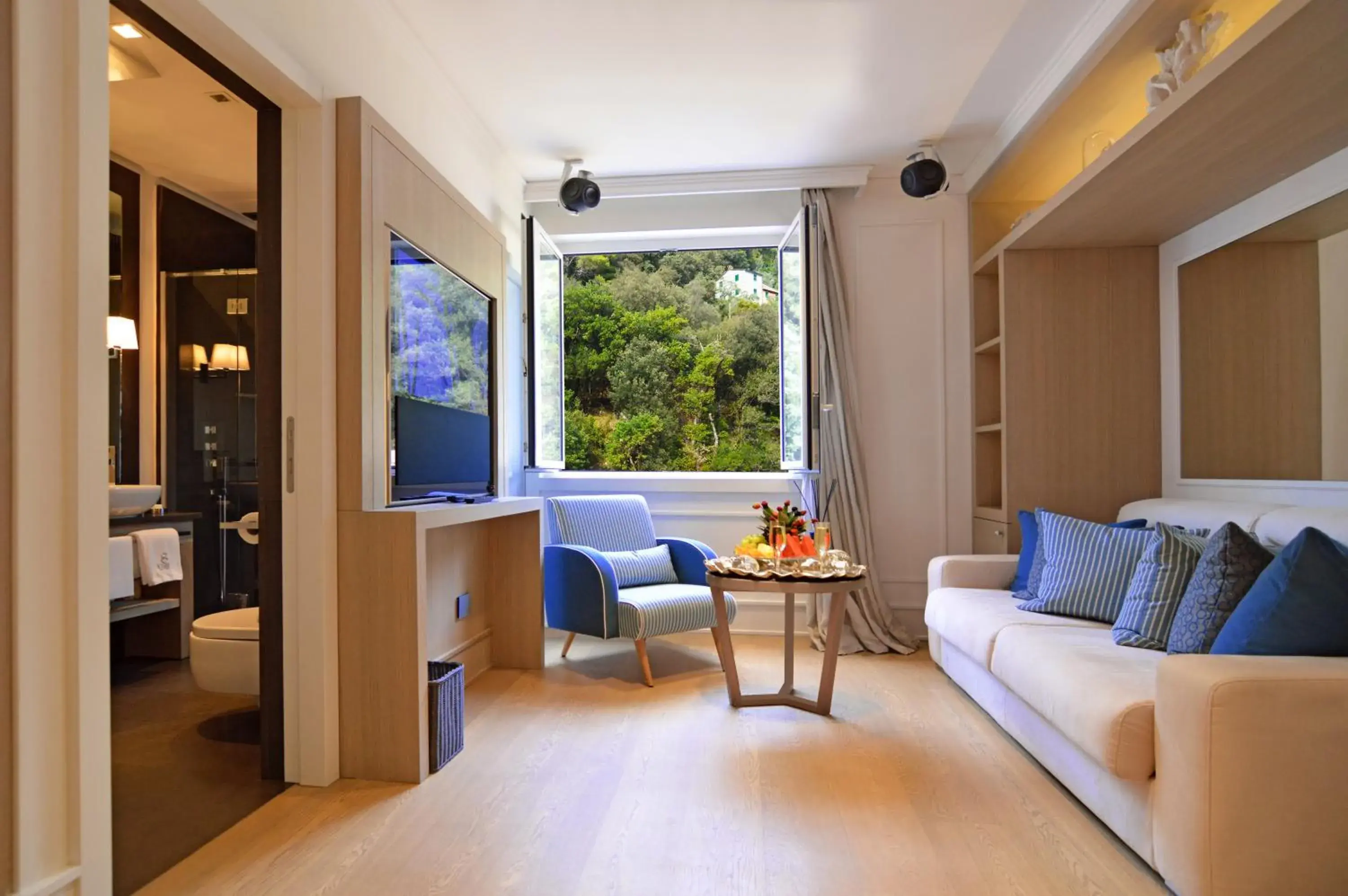 Living room in Eight Hotel Paraggi Living room in Eight Hotel Paraggi