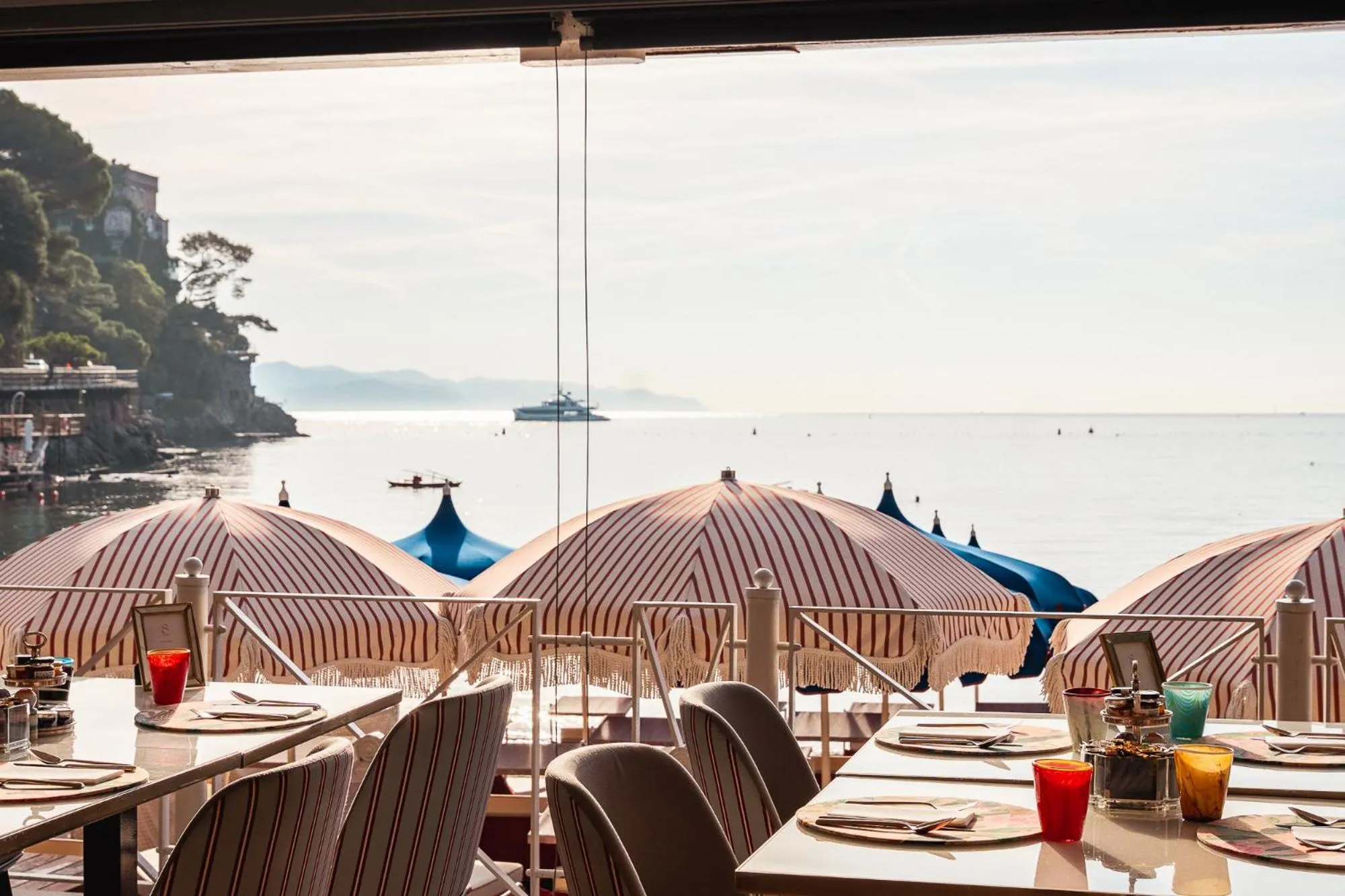 Restaurant/places to eat in Eight Hotel Paraggi