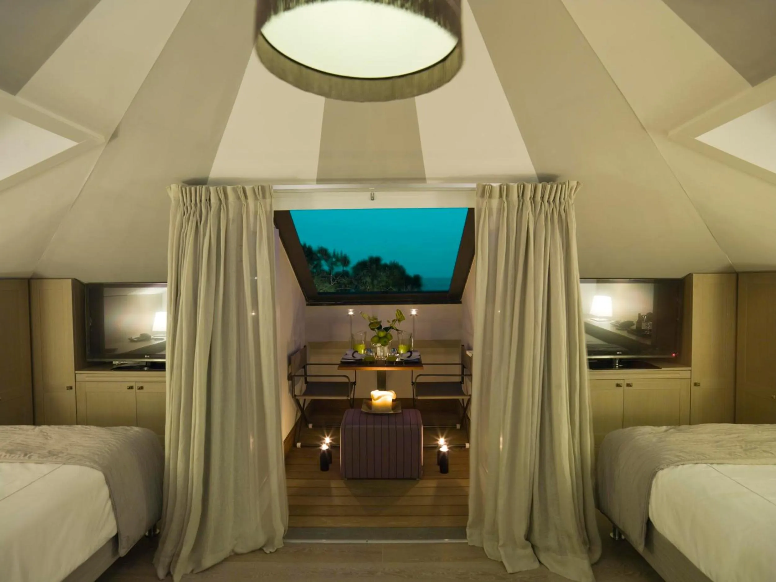 Photo of the whole room, Bed in Eight Hotel Paraggi