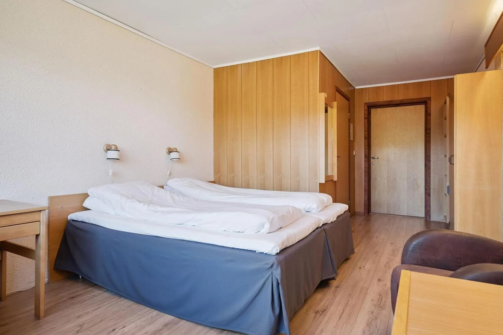 Photo of the whole room, Bed in Heia Gjestegård