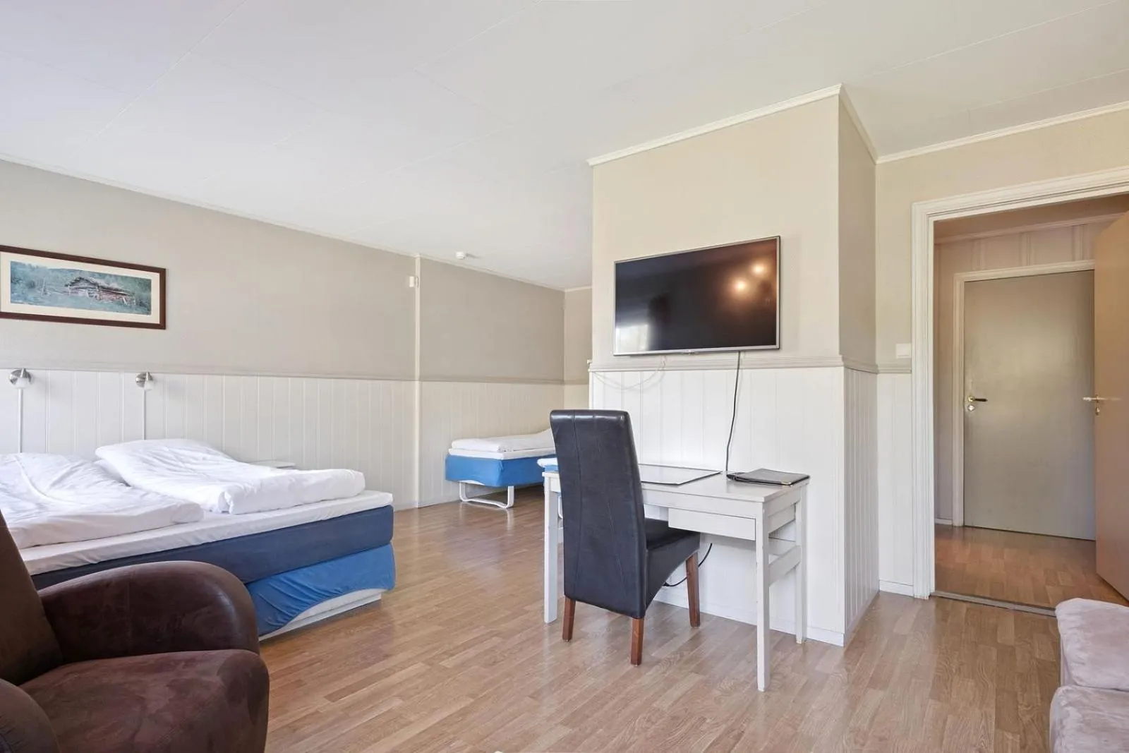 Photo of the whole room, Bed in Heia Gjestegård