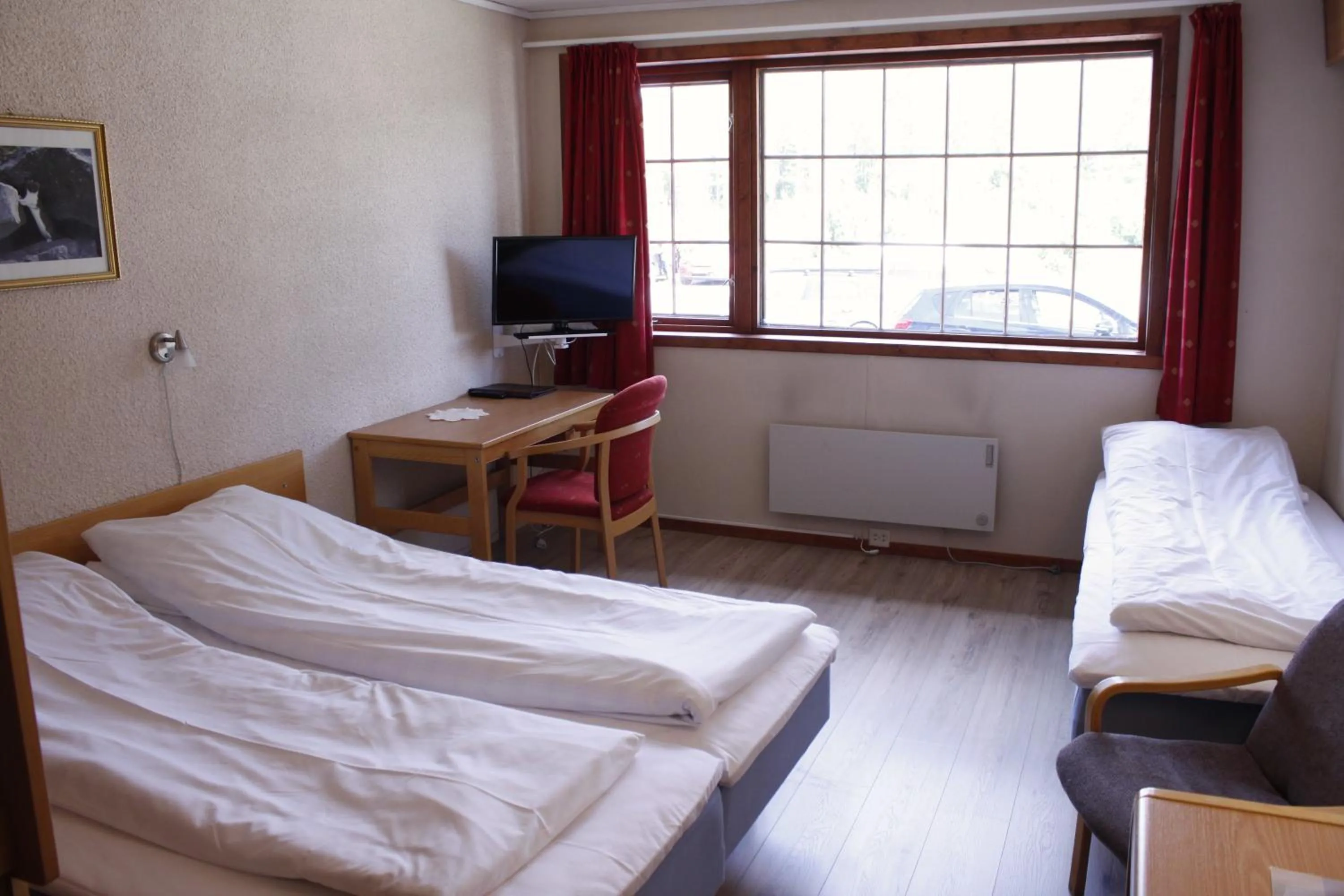 Photo of the whole room, Bed in Heia Gjestegård