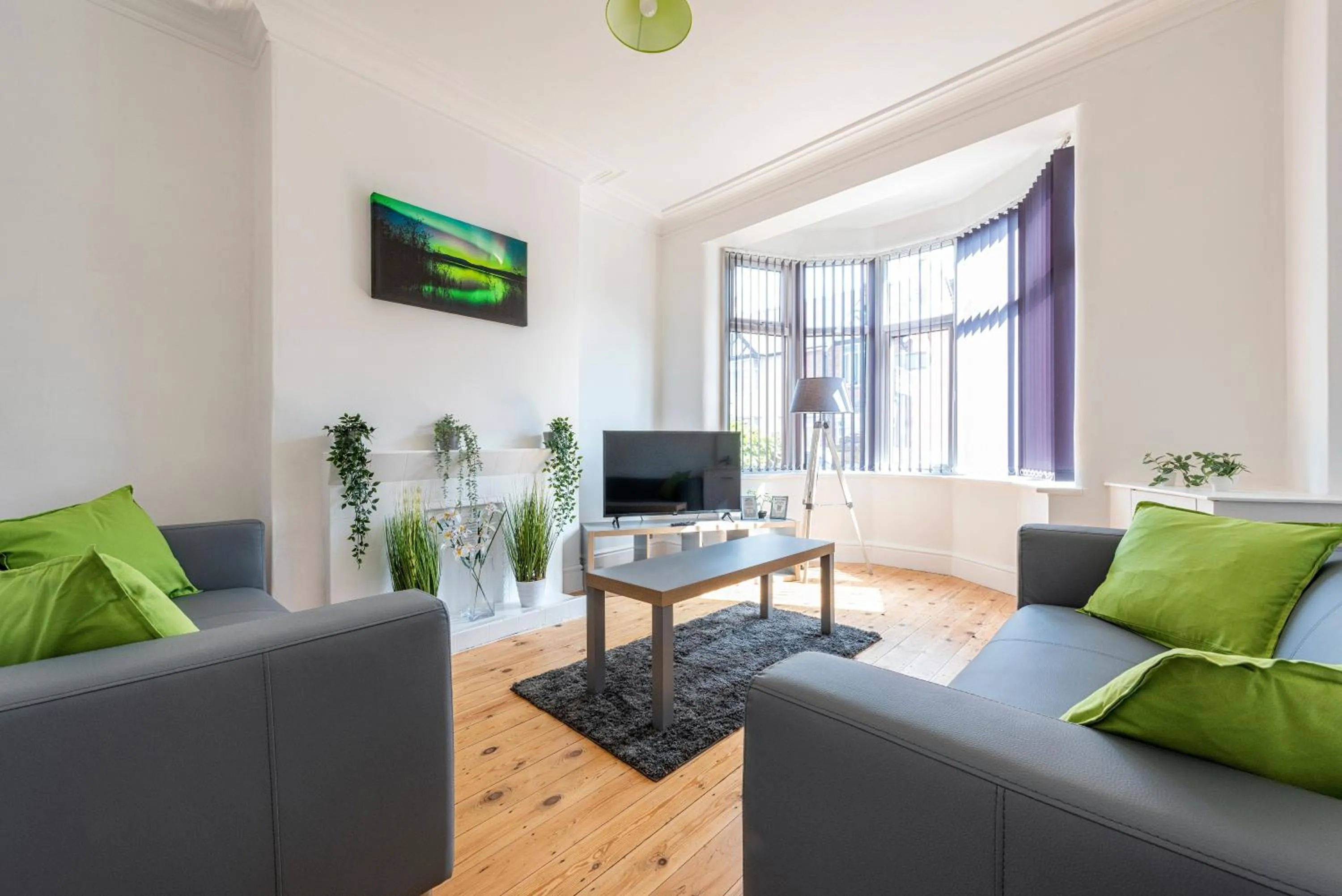 Living room in Jasmine Villa B - Ideal for QMC & Uni - Free parking