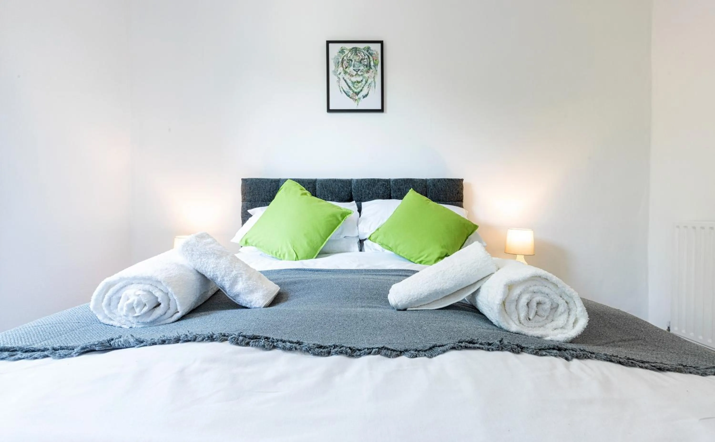 Bedroom, Bed in Jasmine Villa B - Ideal for QMC & Uni - Free parking