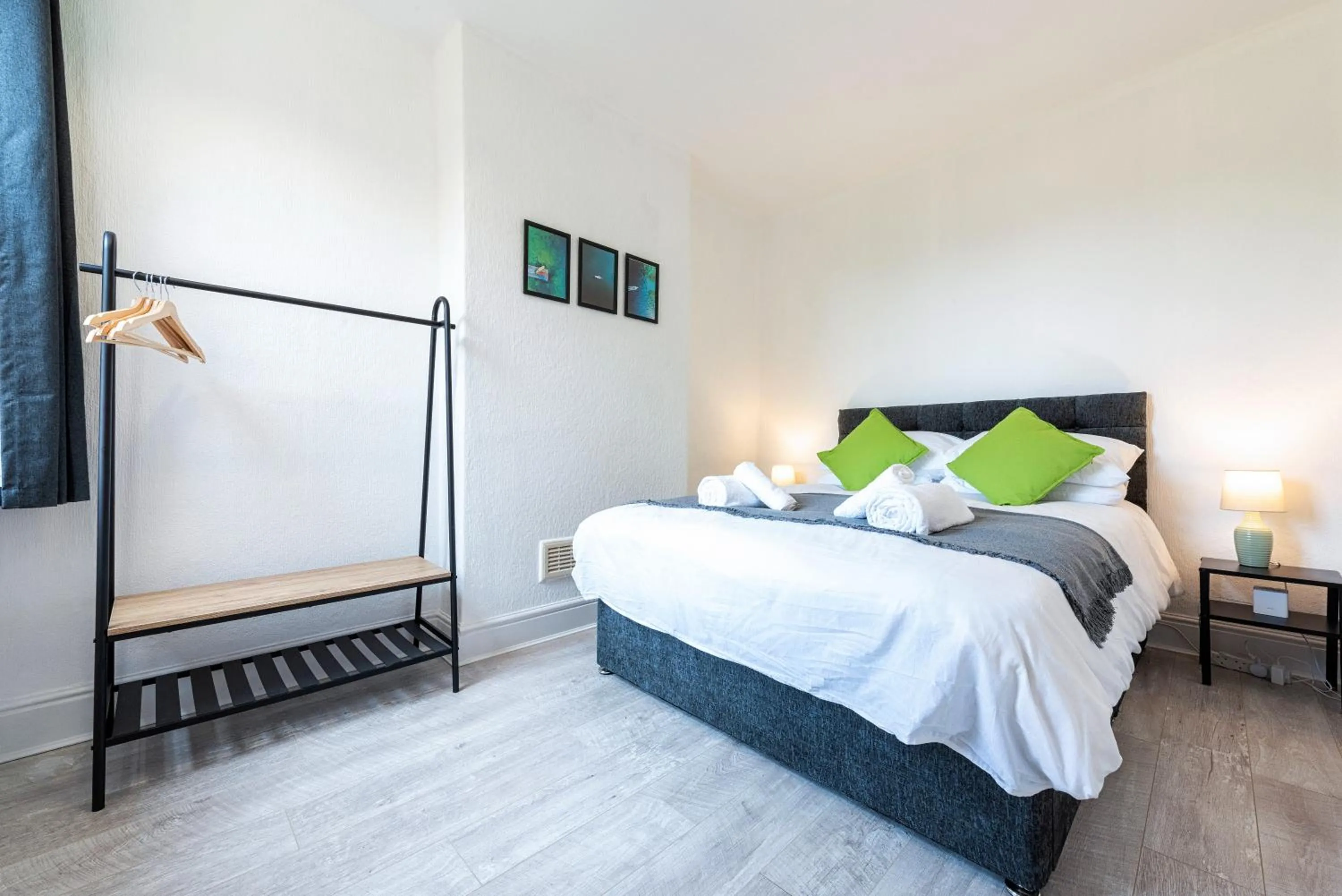 Bedroom, Bed in Jasmine Villa B - Ideal for QMC & Uni - Free parking
