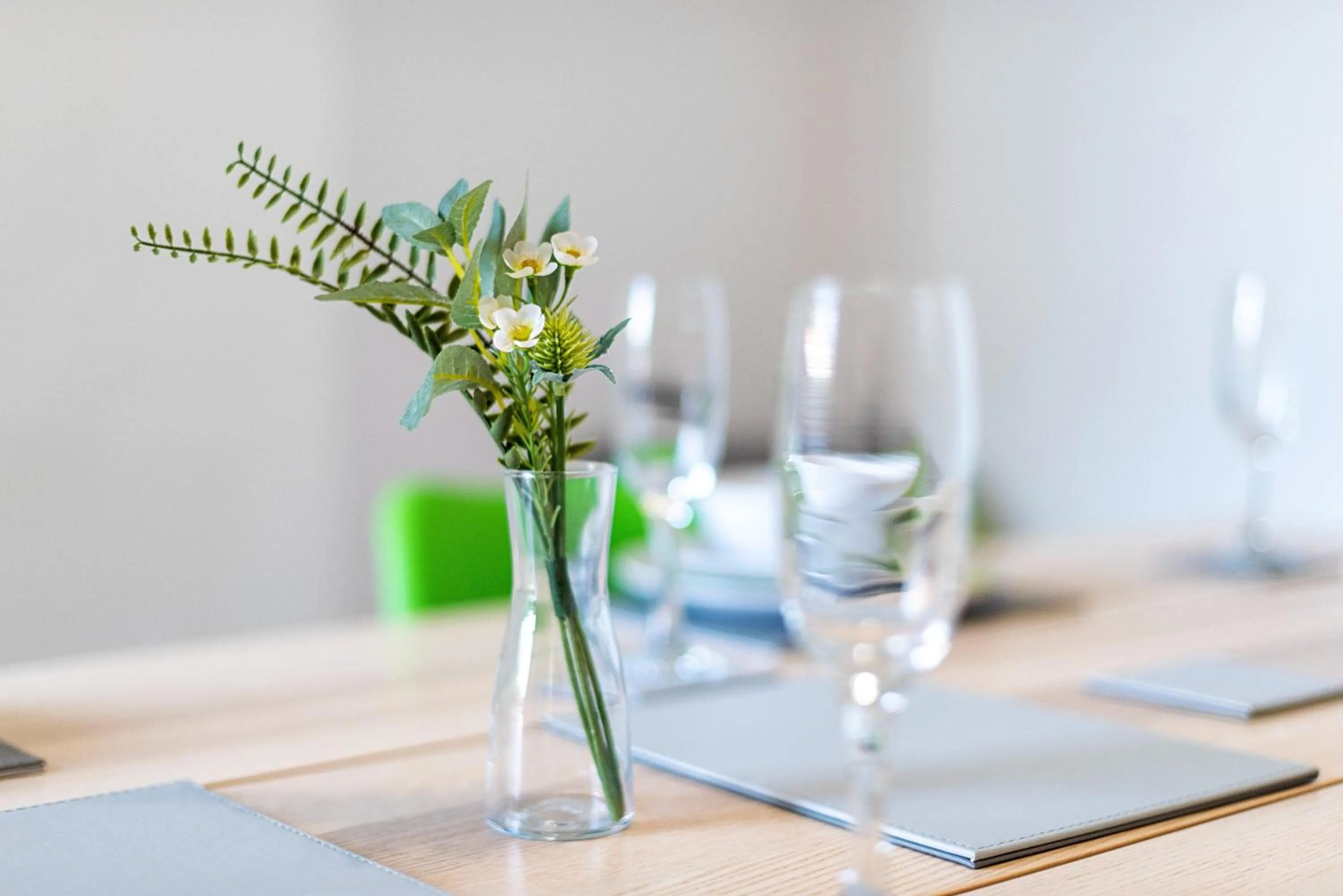 Dining area in Jasmine Villa B - Ideal for QMC & Uni - Free parking