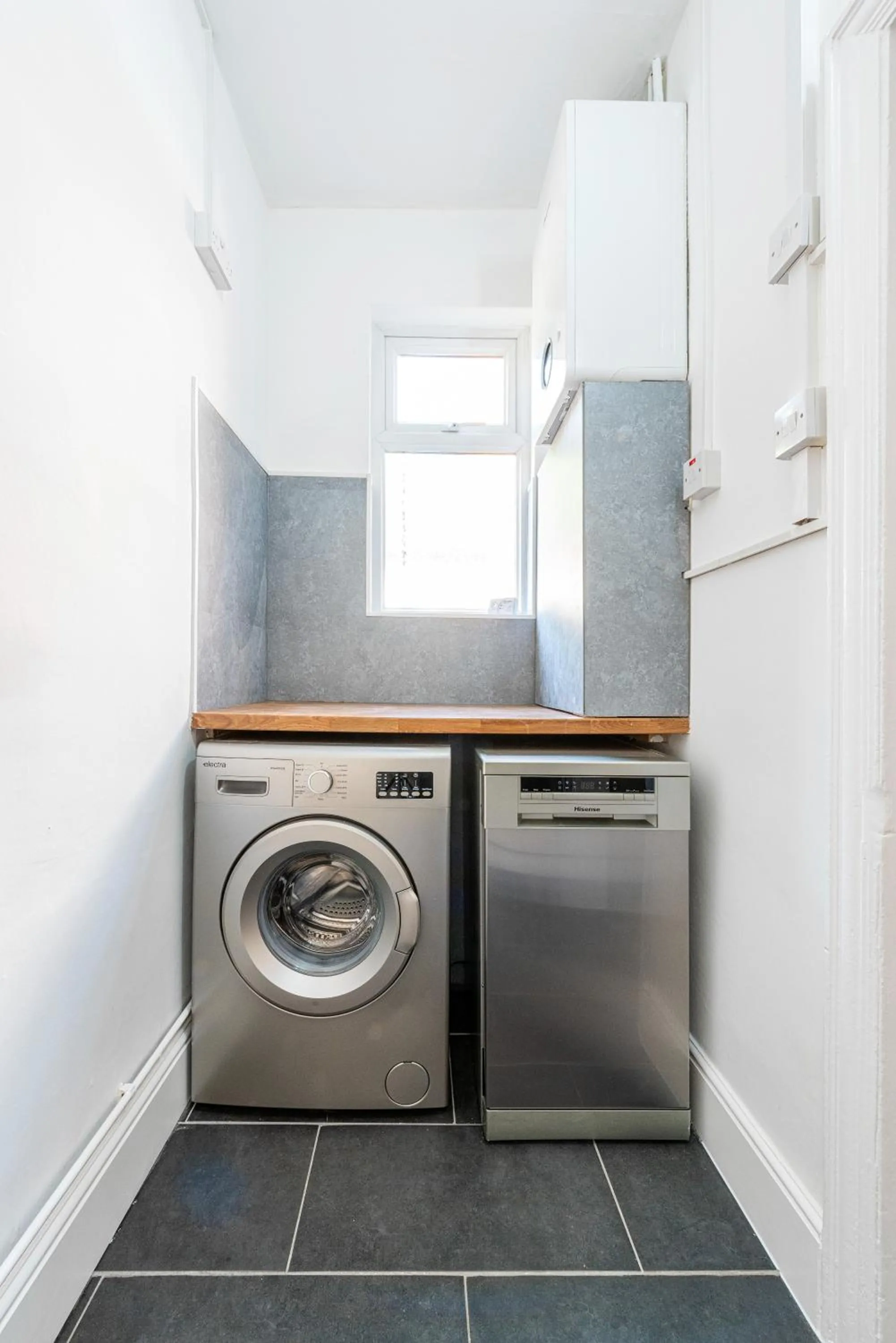 dishwasher in Jasmine Villa B - Ideal for QMC & Uni - Free parking