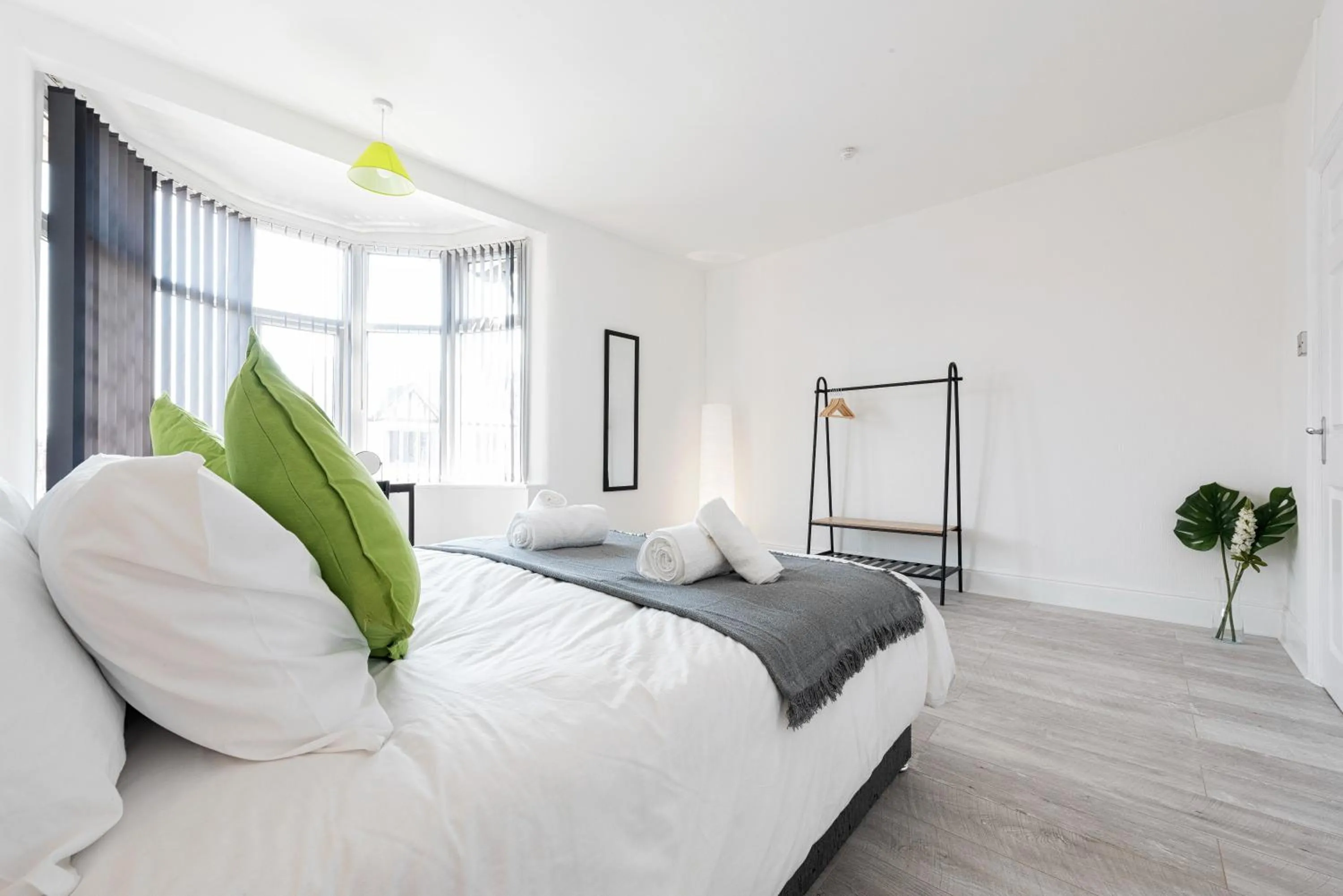 Bedroom, Bed in Jasmine Villa B - Ideal for QMC & Uni - Free parking