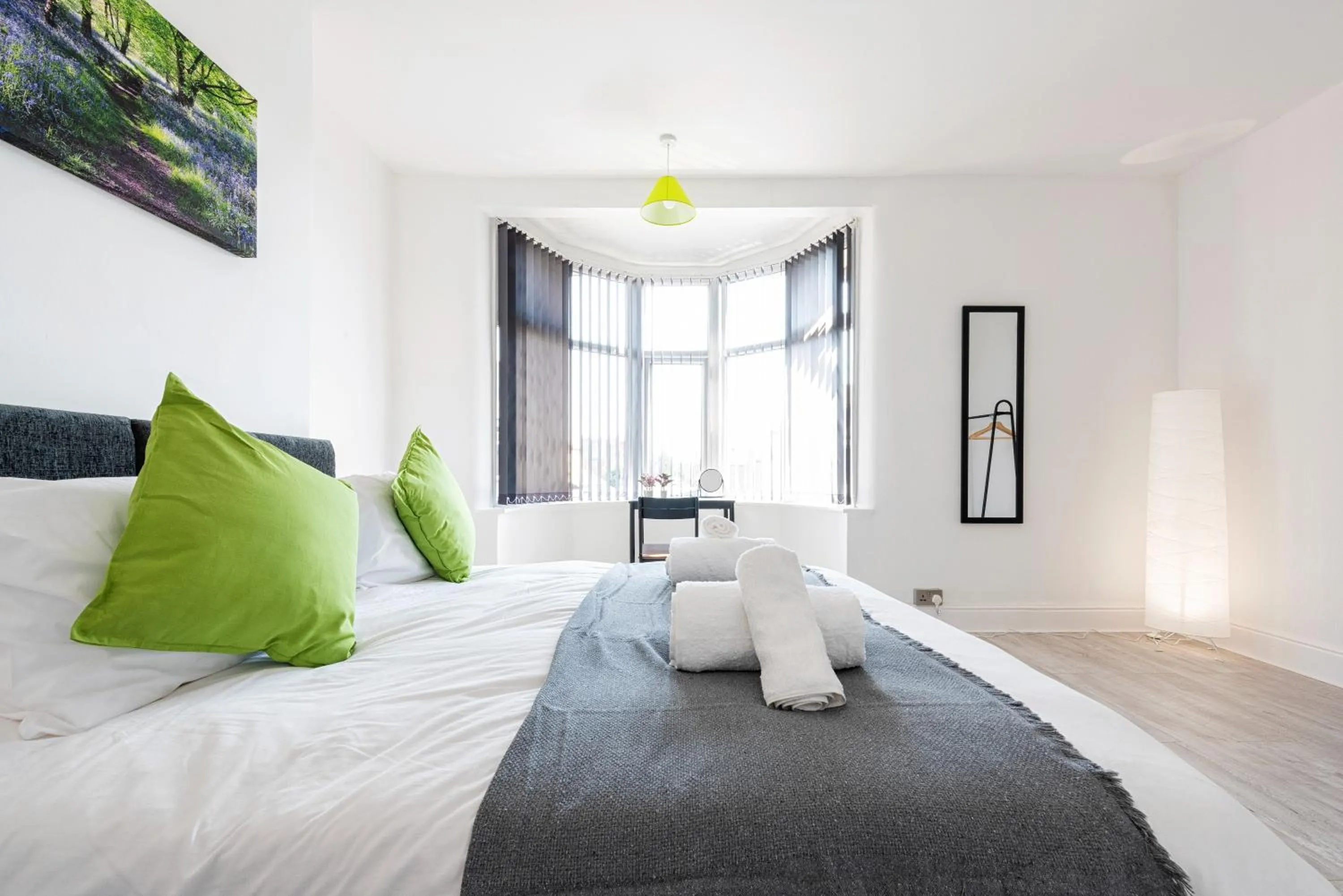 Bedroom, Bed in Jasmine Villa B - Ideal for QMC & Uni - Free parking