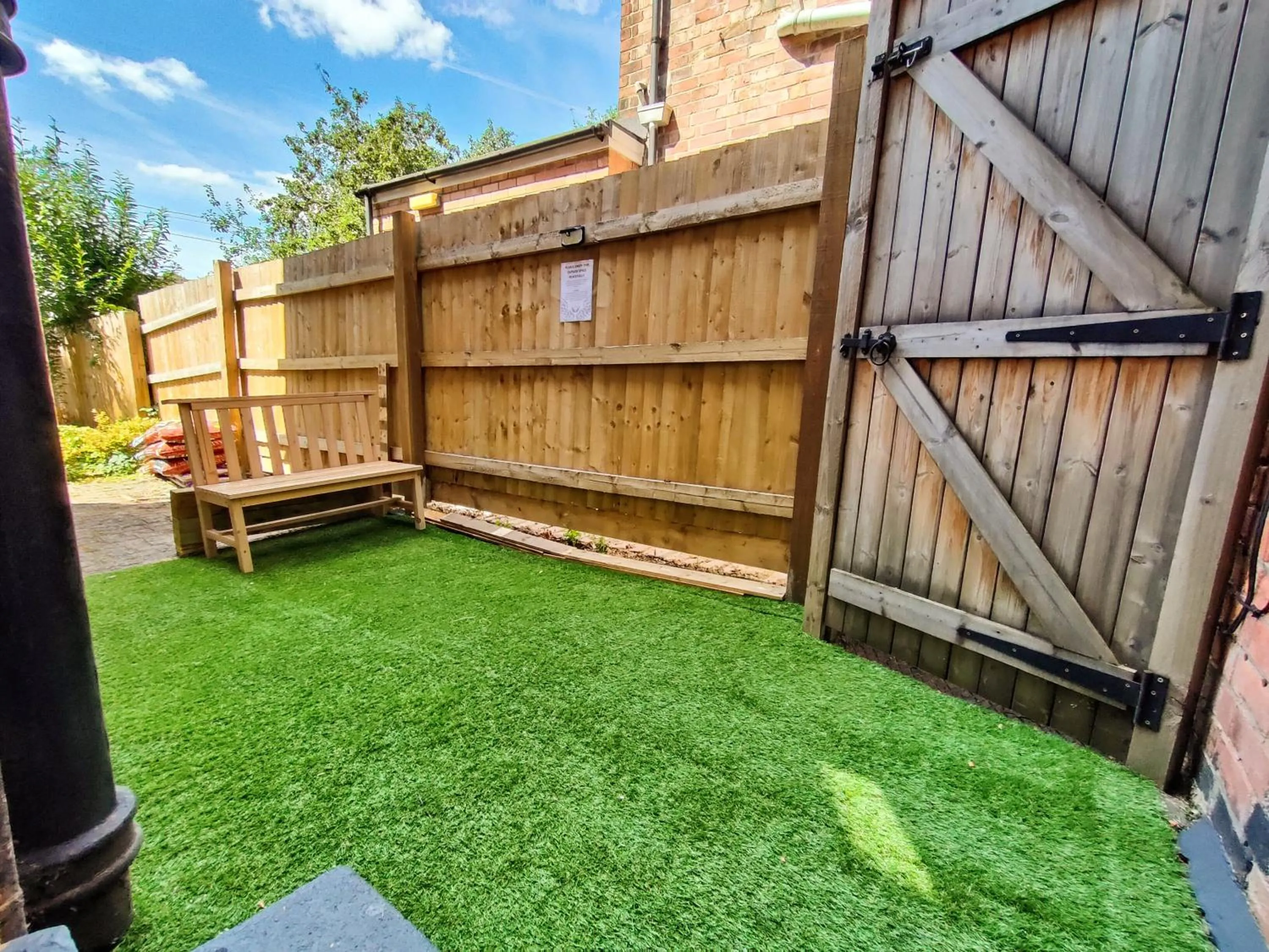 Garden in Jasmine Villa B - Ideal for QMC & Uni - Free parking
