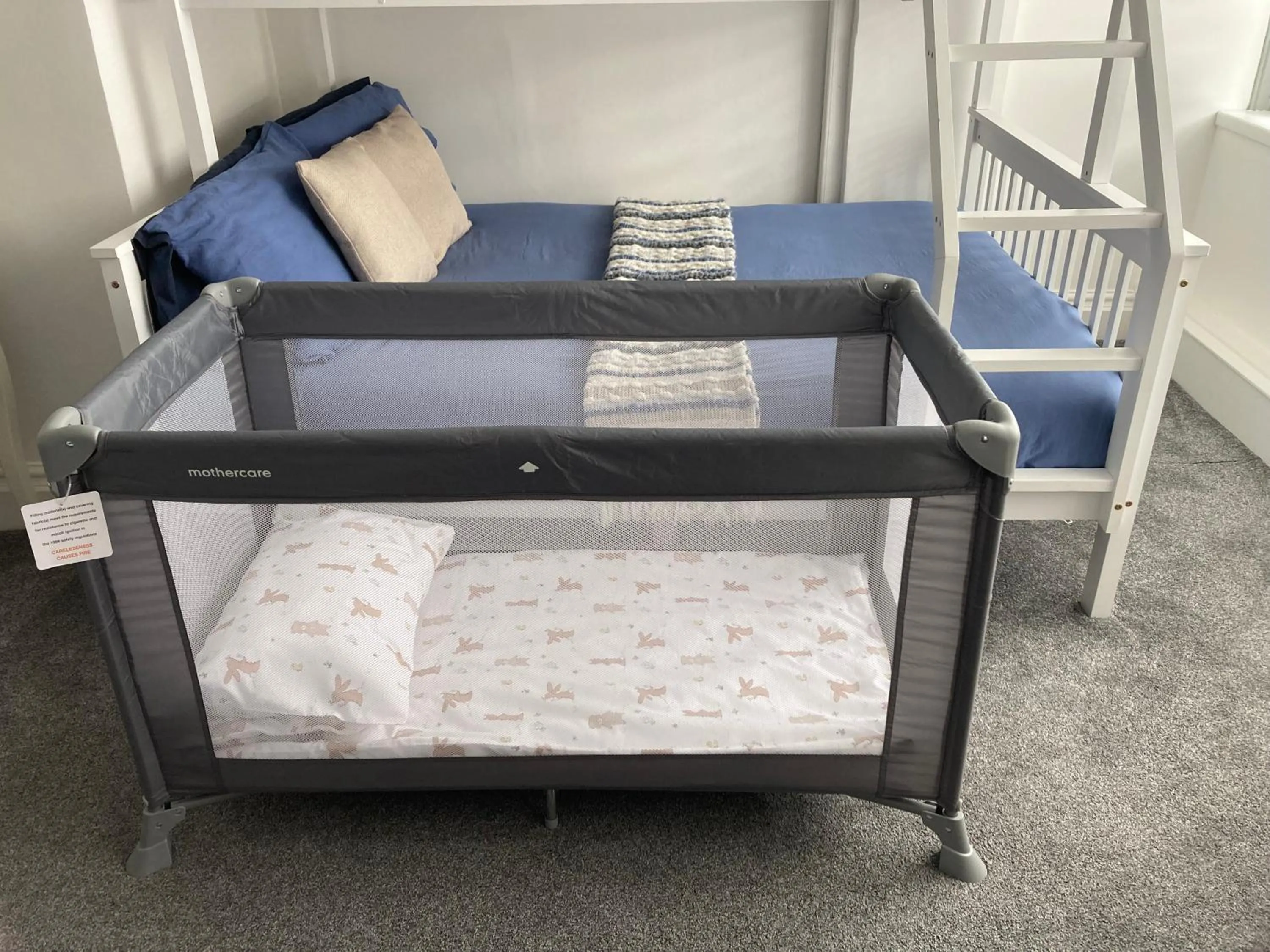 Bed in A wave from it all