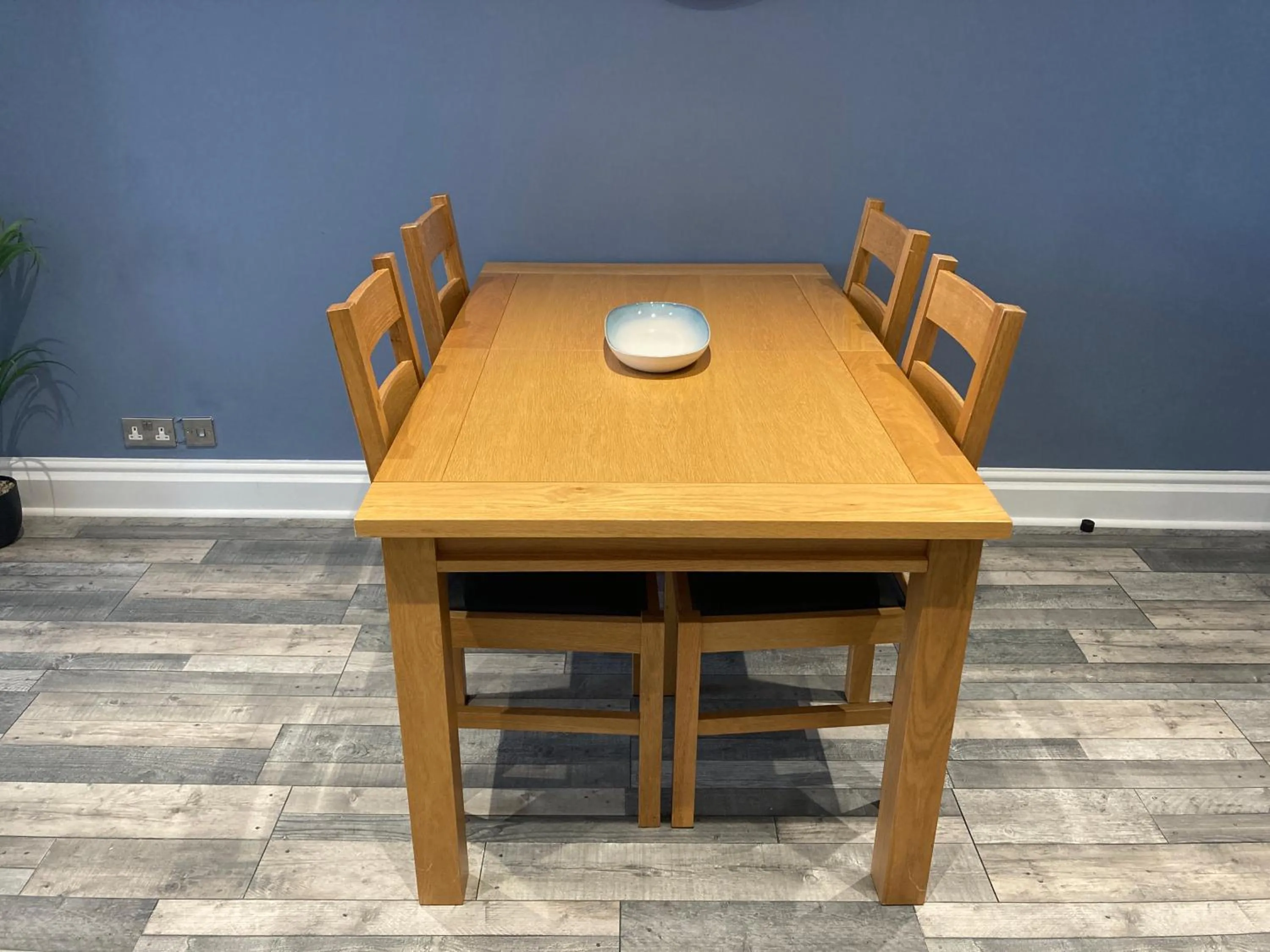 Dining area in A wave from it all