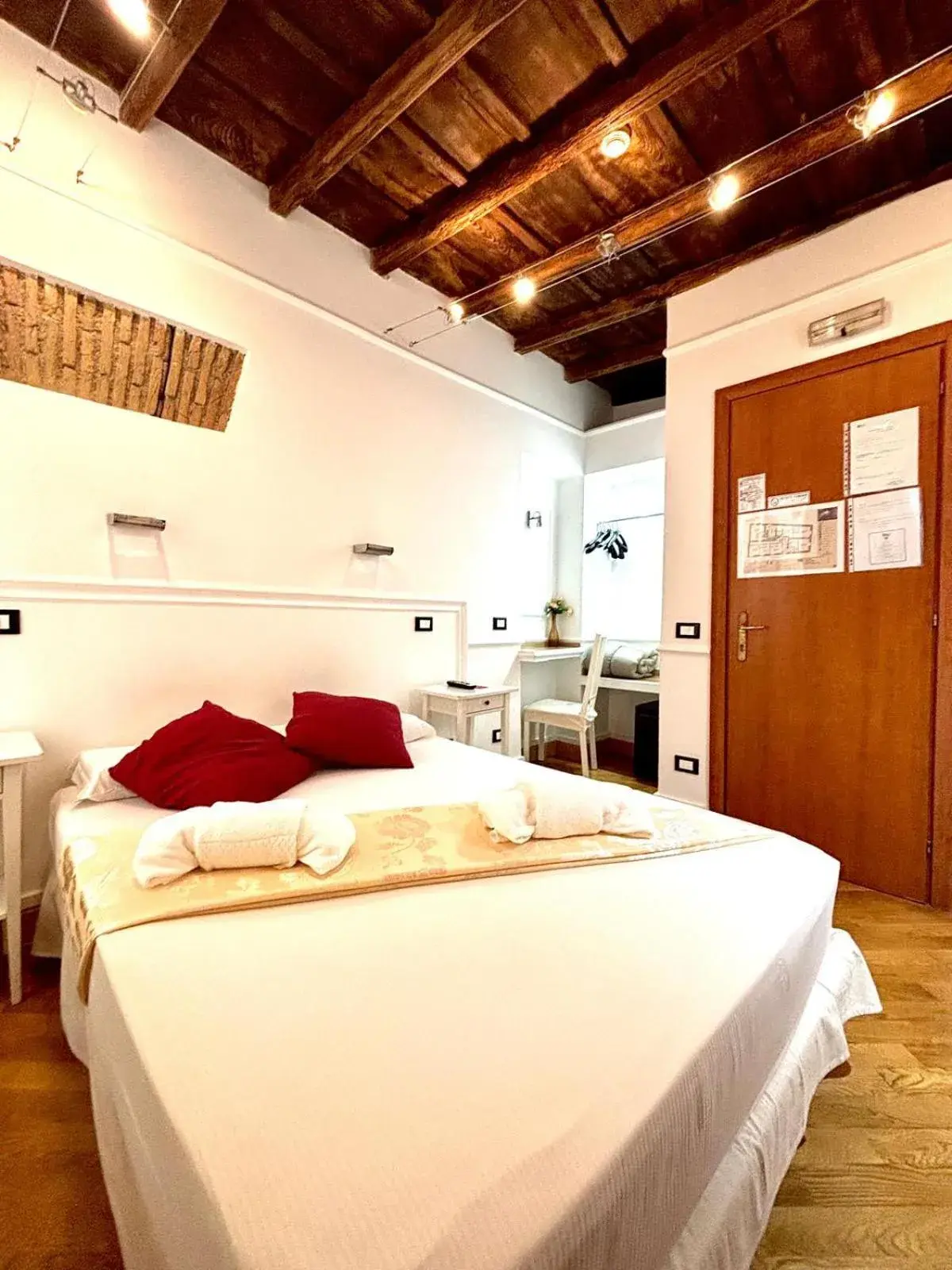 Small Double Room in Domus Ester Small Double Room in Domus Ester