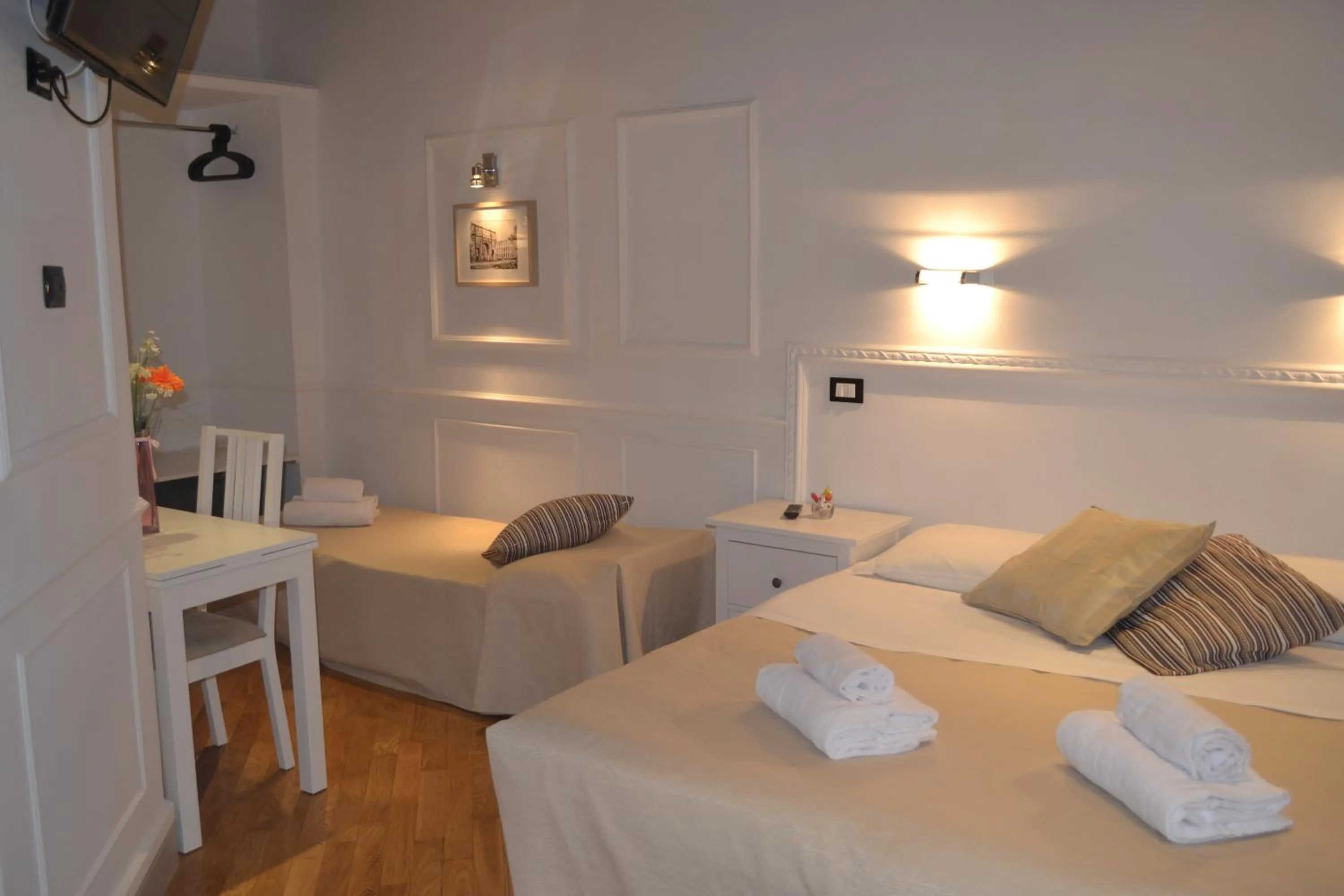 Bedroom, Bed in Domus Ester