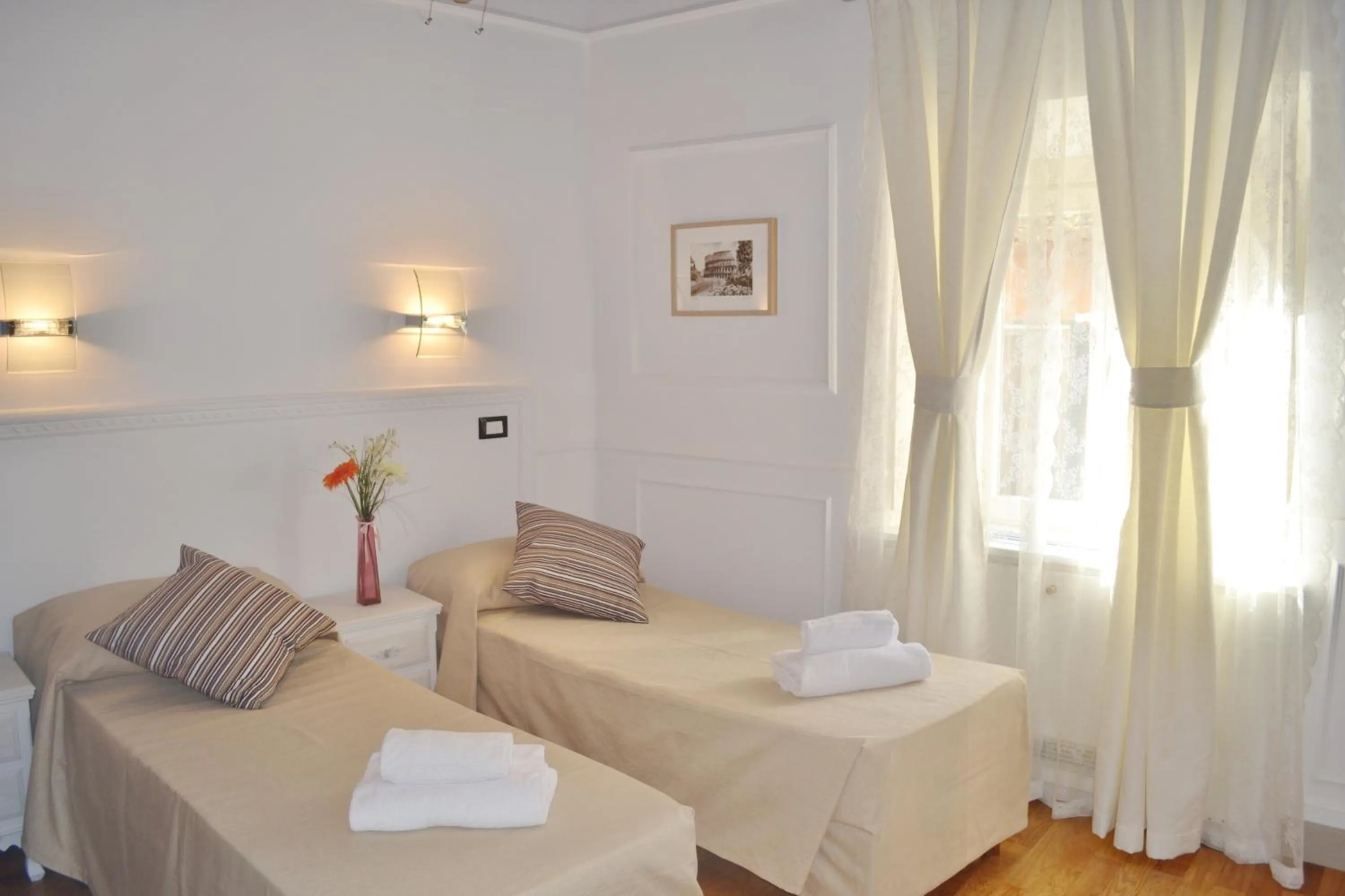 Bedroom, Bed in Domus Ester