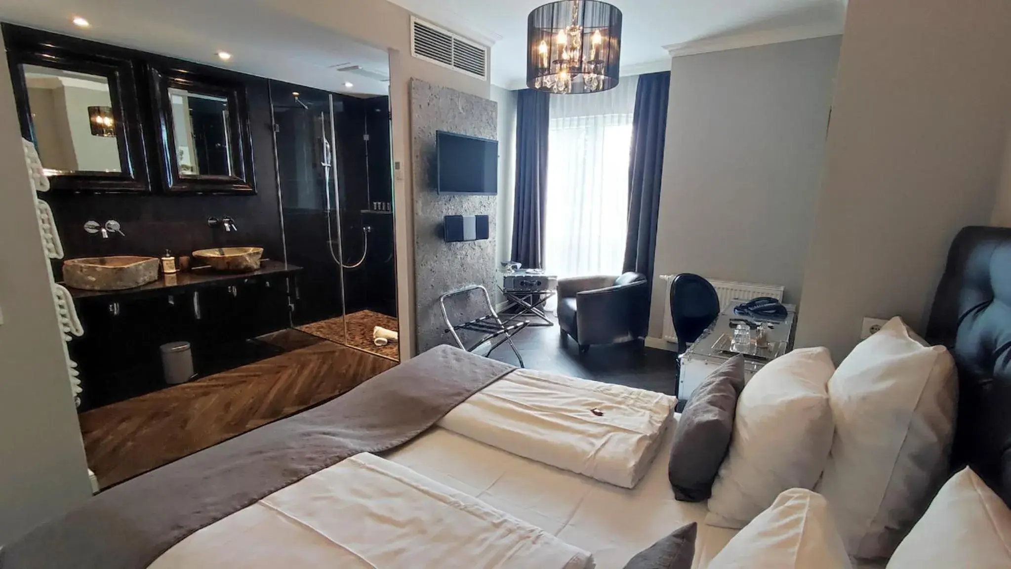 Photo of the whole room, Bed in Villahotel Rheinblick Photo of the whole room, Bed in Villahotel Rheinblick