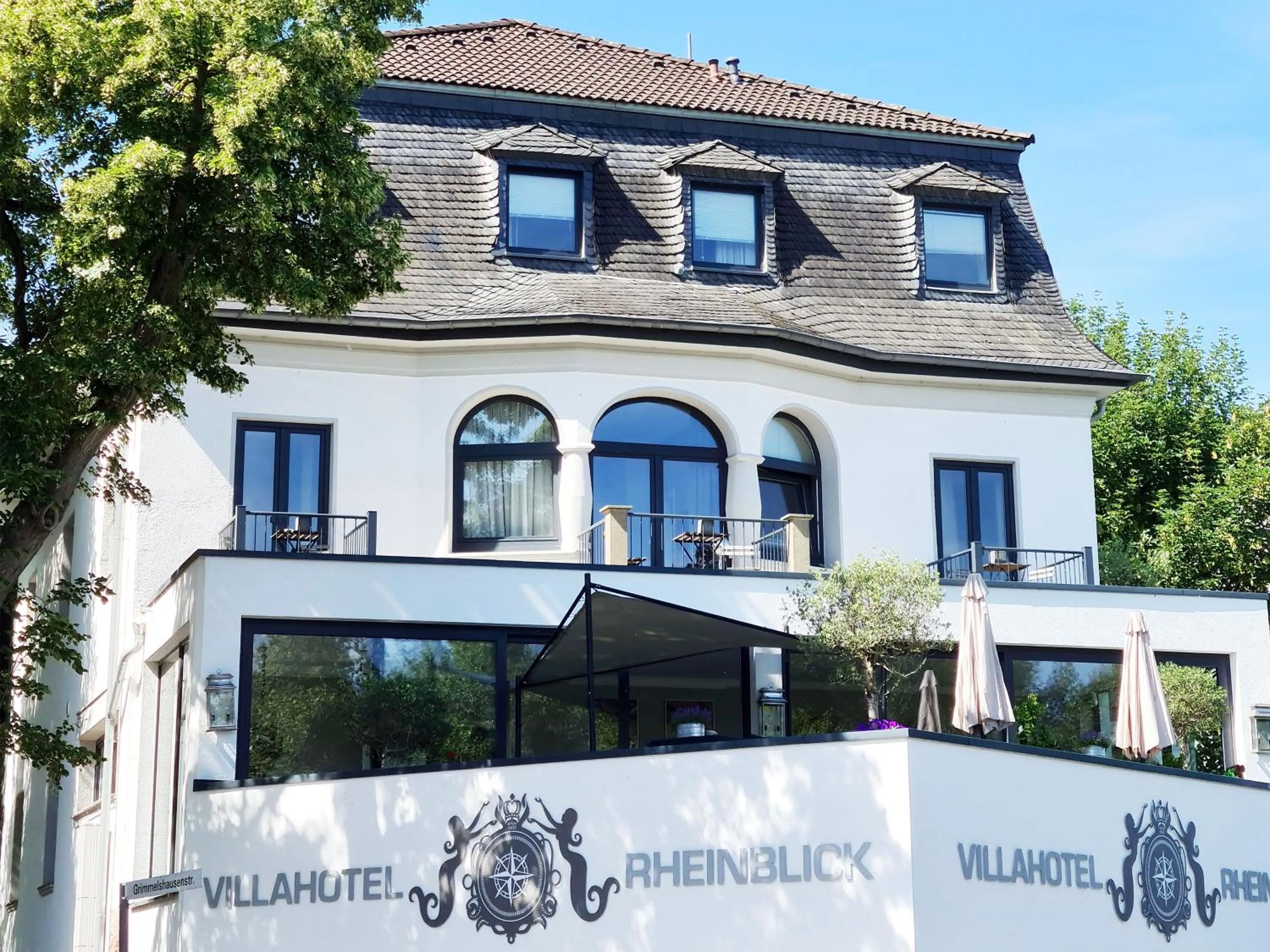 Property building in Villahotel Rheinblick