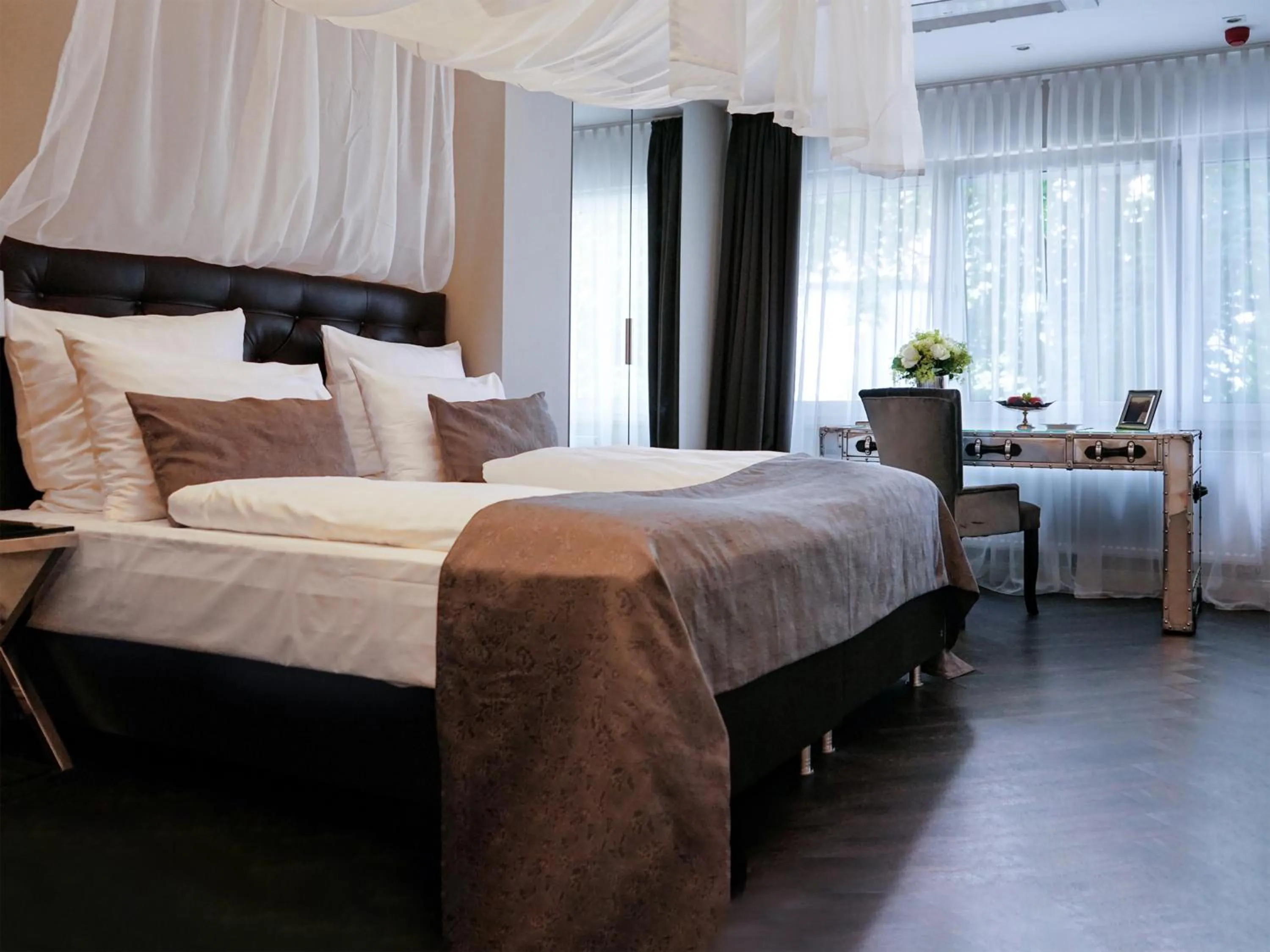 Photo of the whole room, Bed in Villahotel Rheinblick