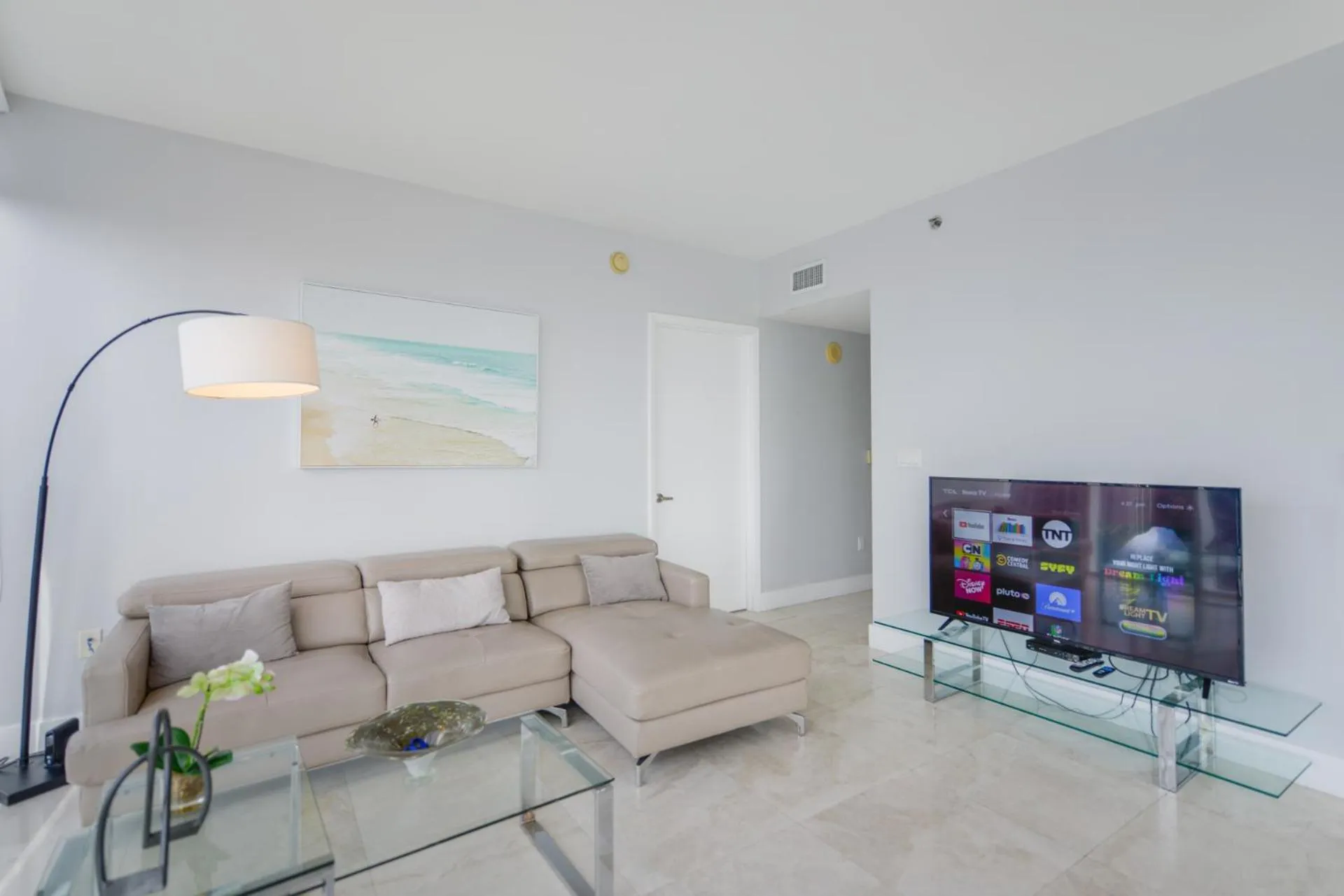 Communal lounge/ TV room in Wonderful 2/2 Condo at Icon Brickell With Pool