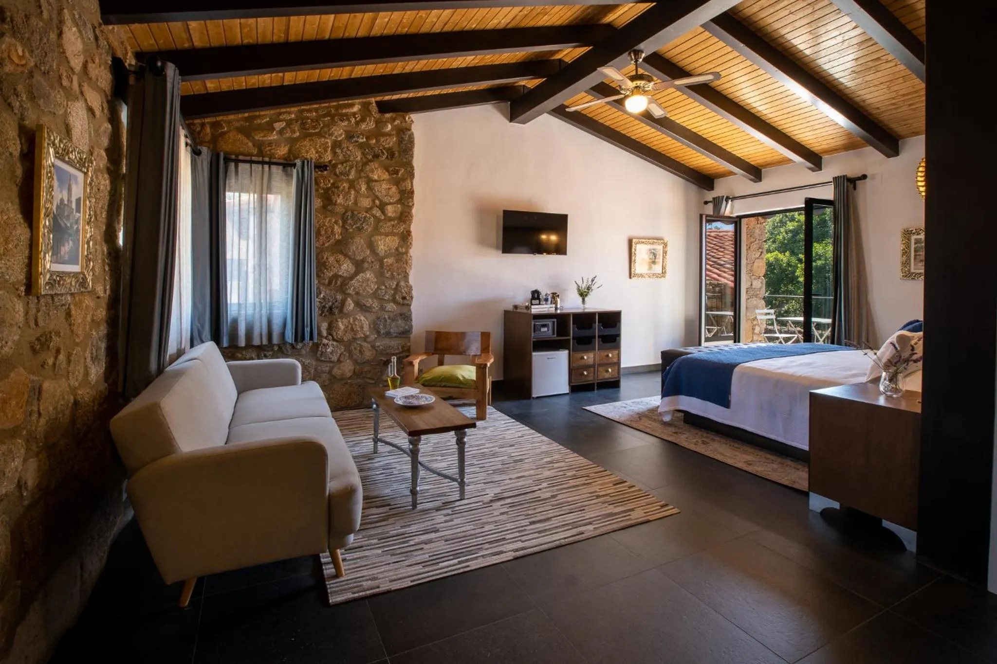 Bed in Aqua Et Oleum