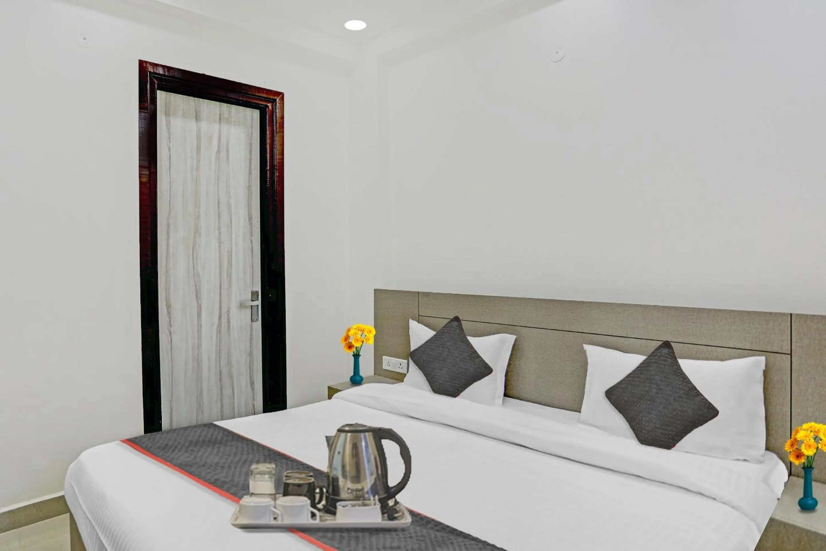 Bedroom, Bed in Super Four Seasons