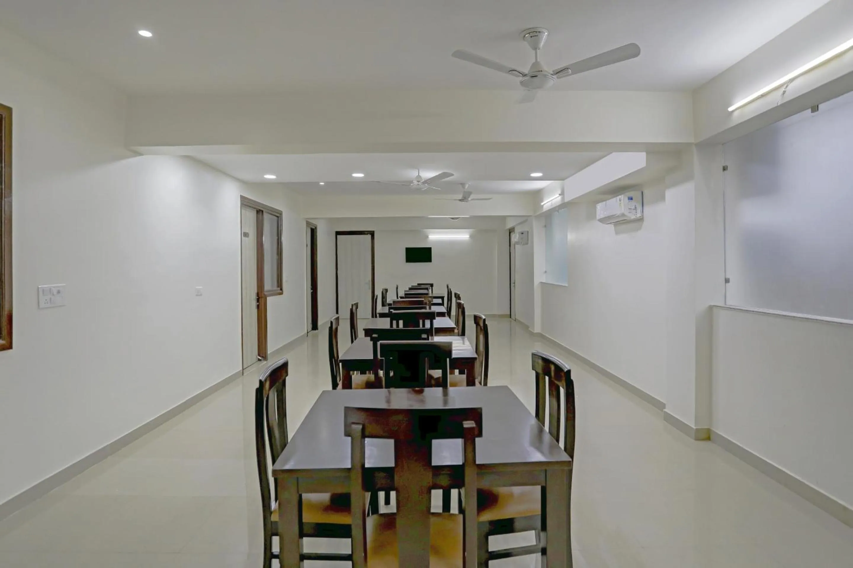 Dining area in Super Four Seasons