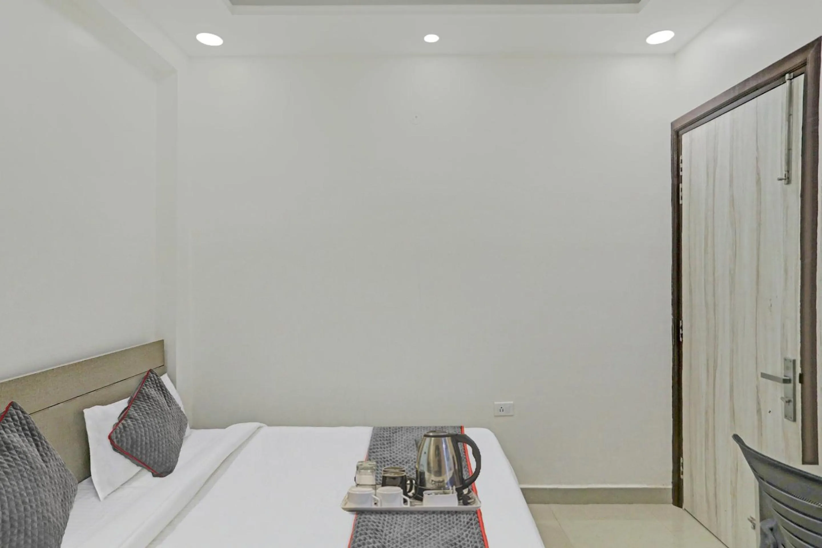 Bedroom, Bed in Super Four Seasons