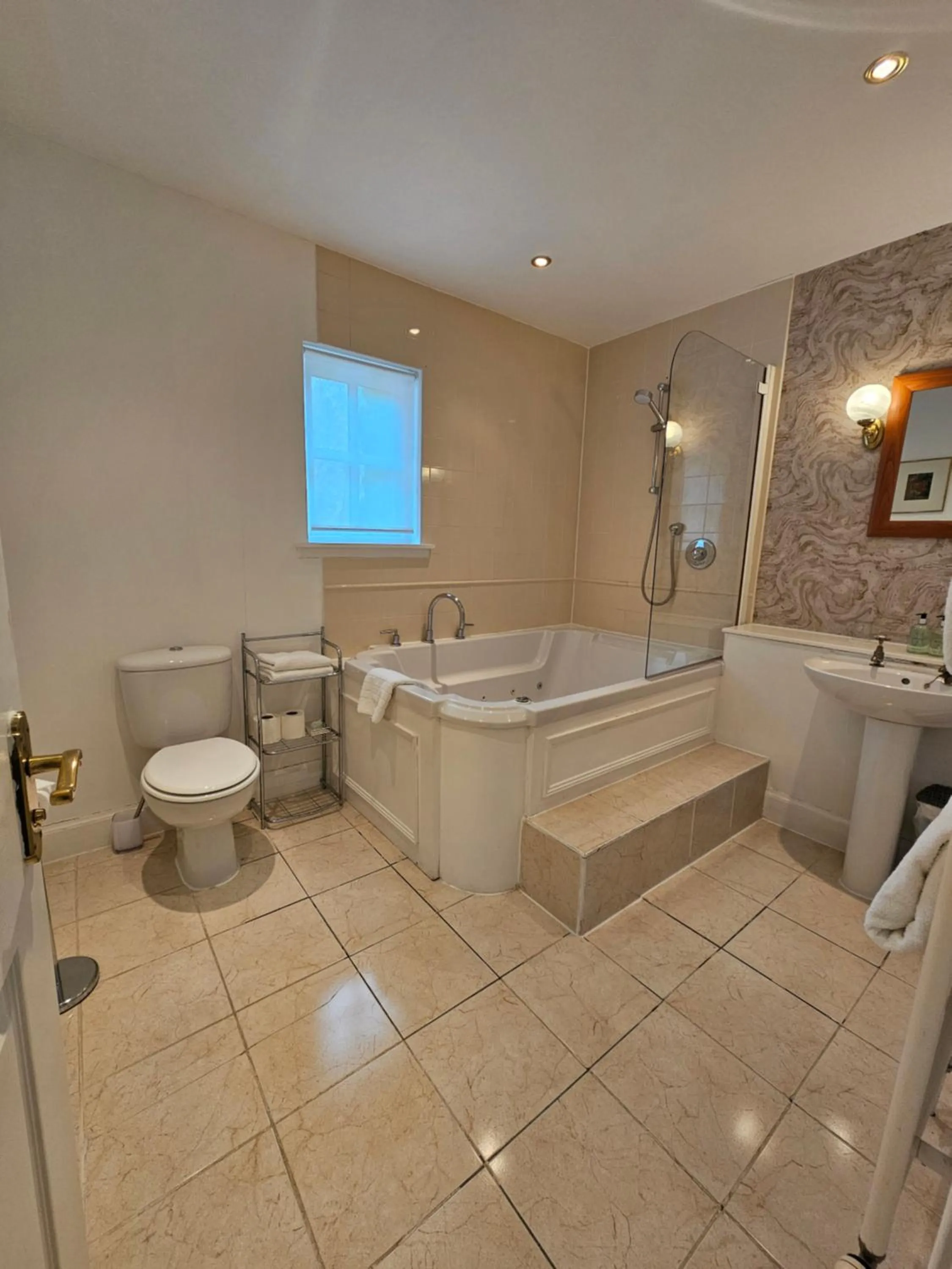 Hot Tub in Taychreggan, Signature Collection by Eight Continents