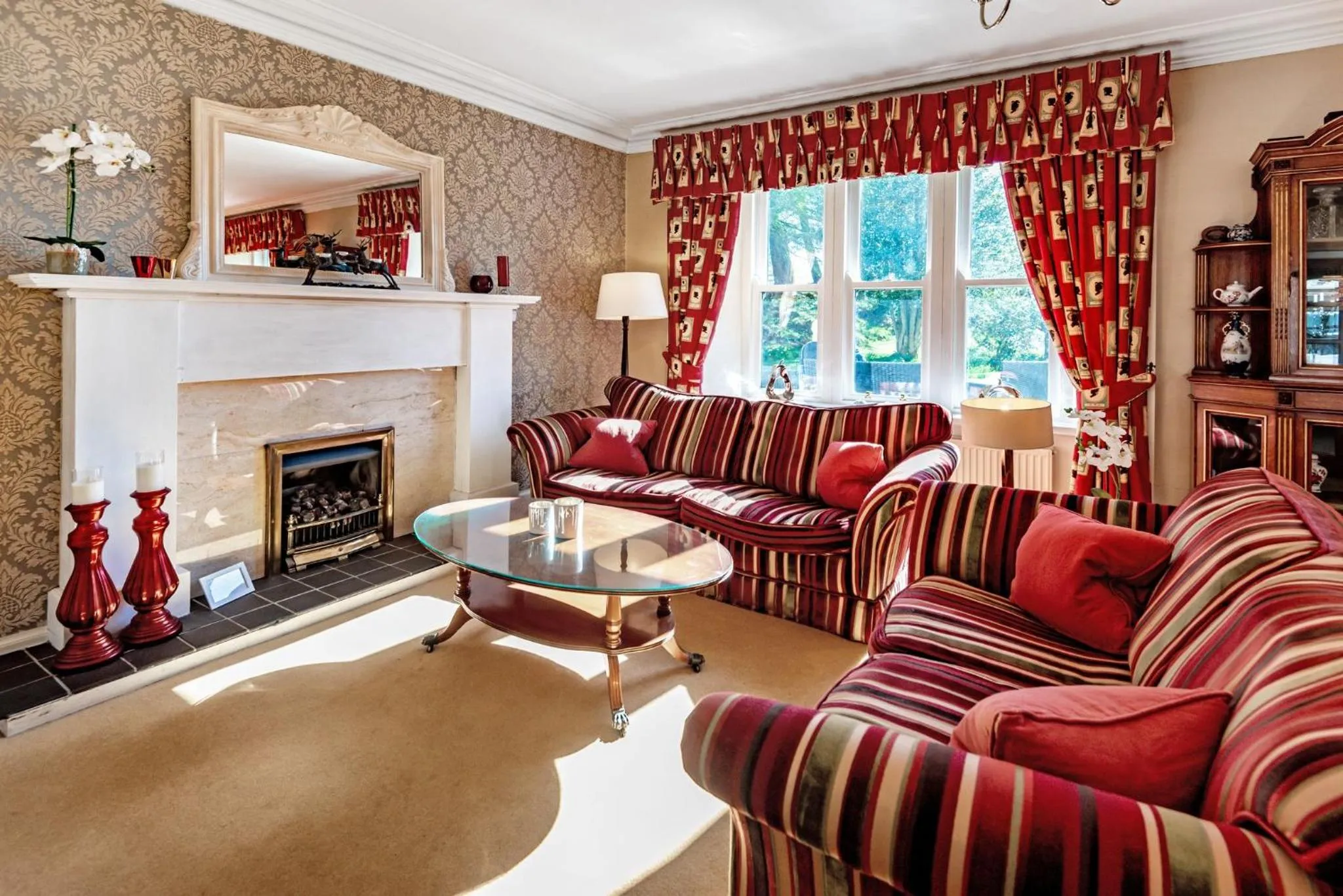 Lounge or bar in Taychreggan Hotel