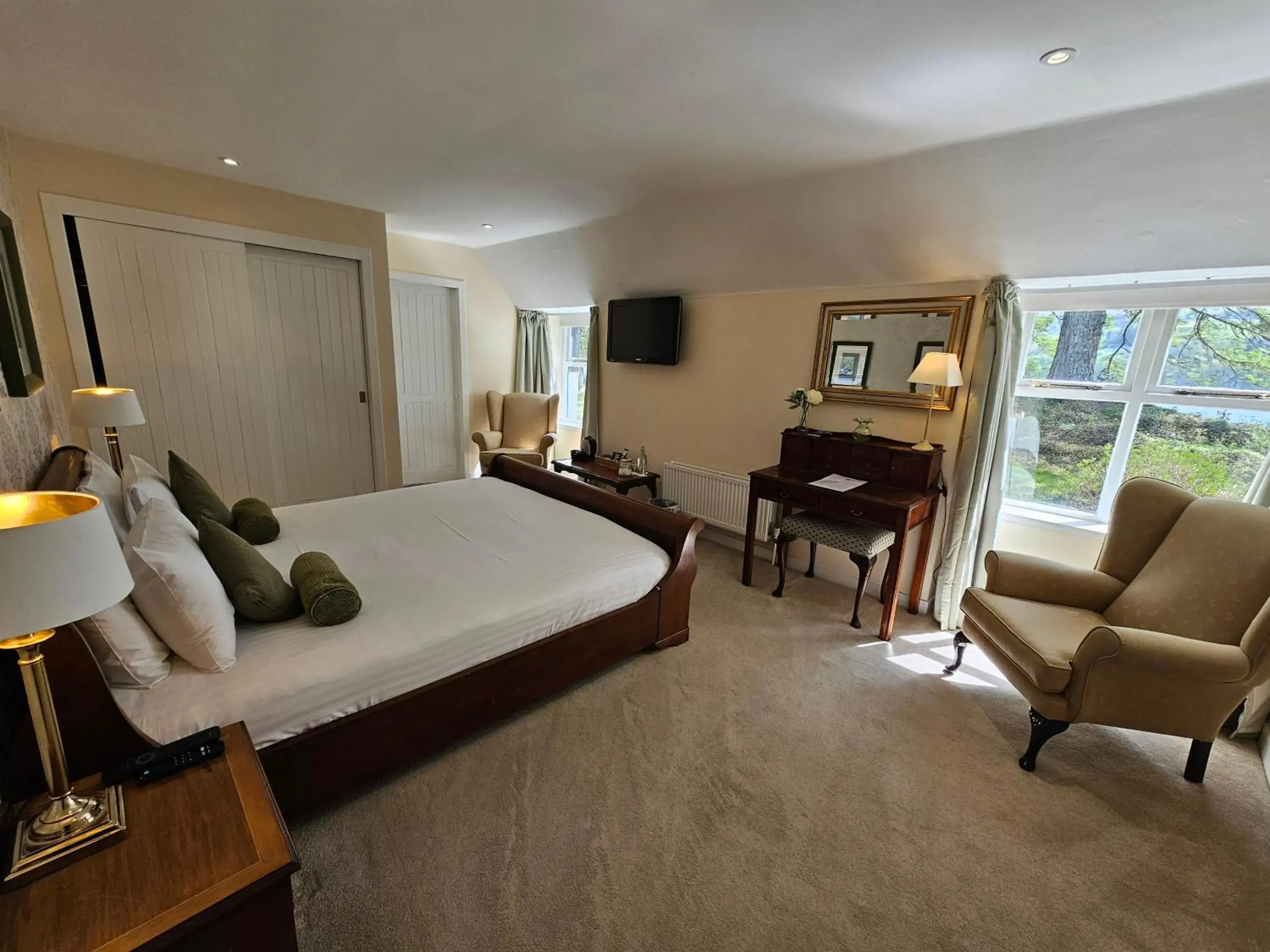 Cozy Loch Room in Taychreggan Hotel Cozy Loch Room in Taychreggan Hotel