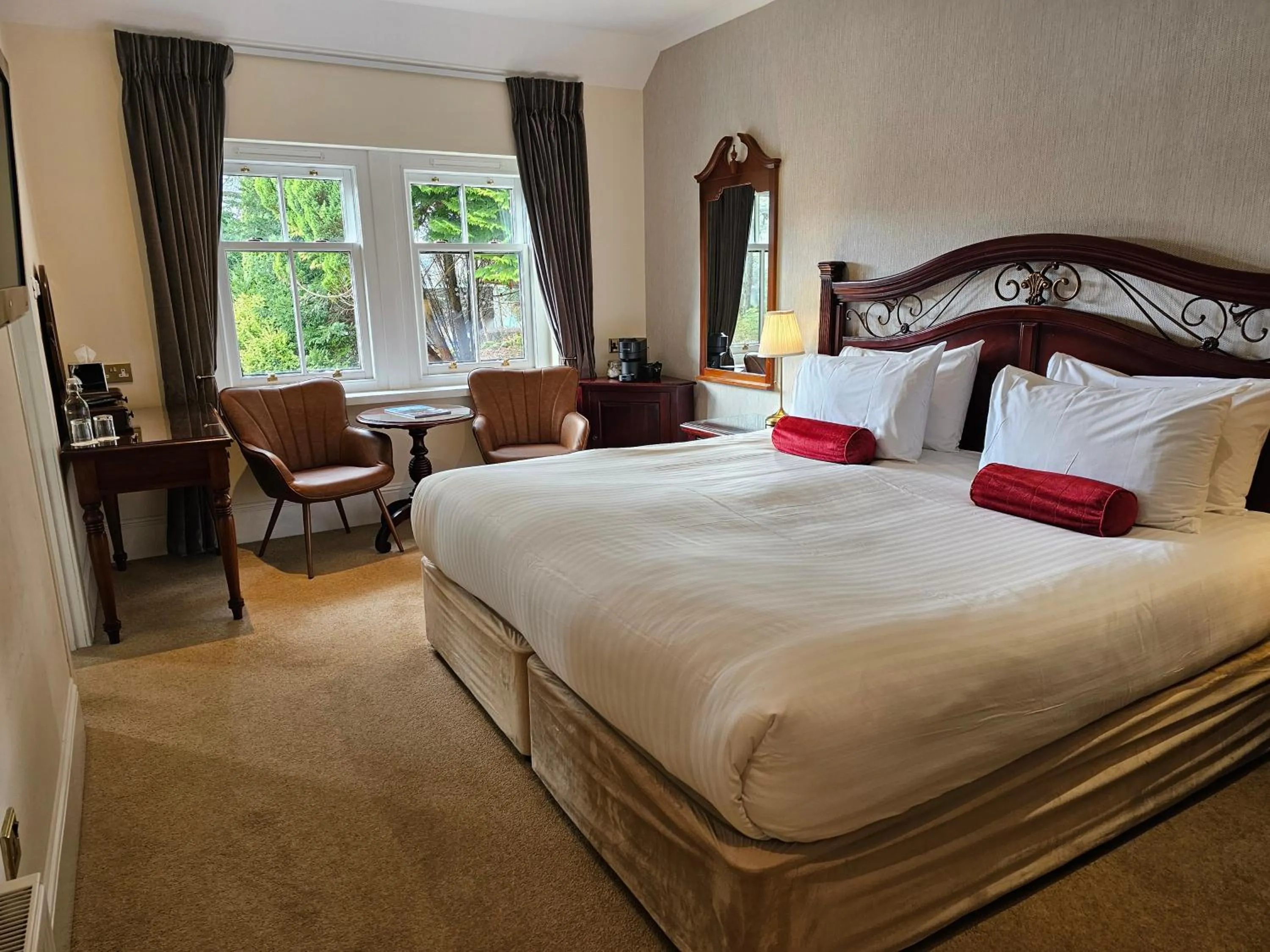 Bed in Taychreggan, Signature Collection by Eight Continents