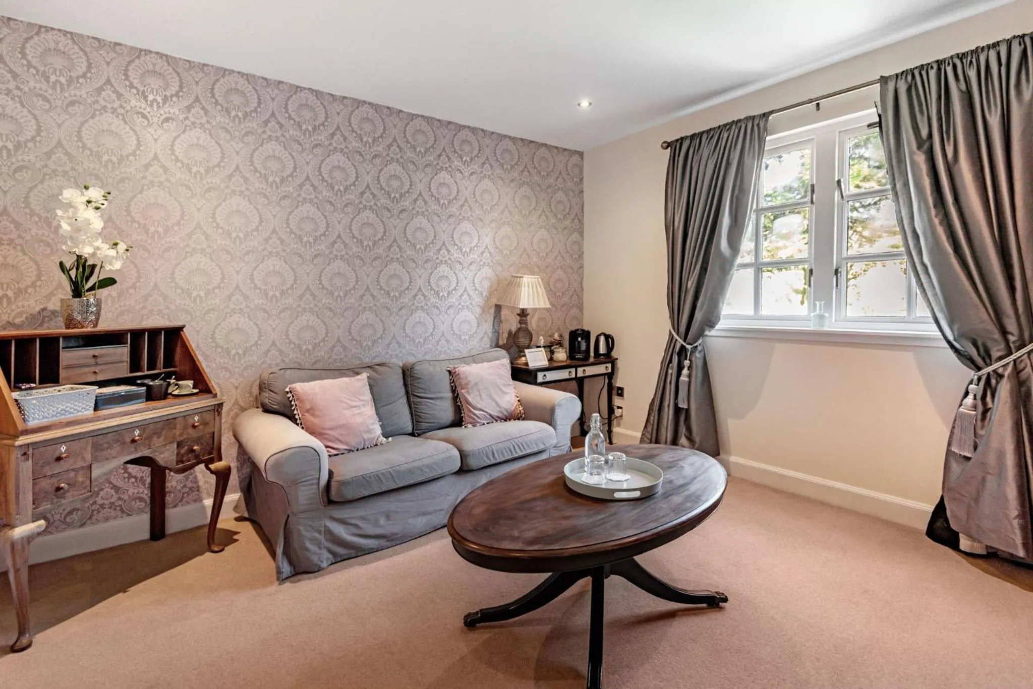 Bedroom in Taychreggan Hotel