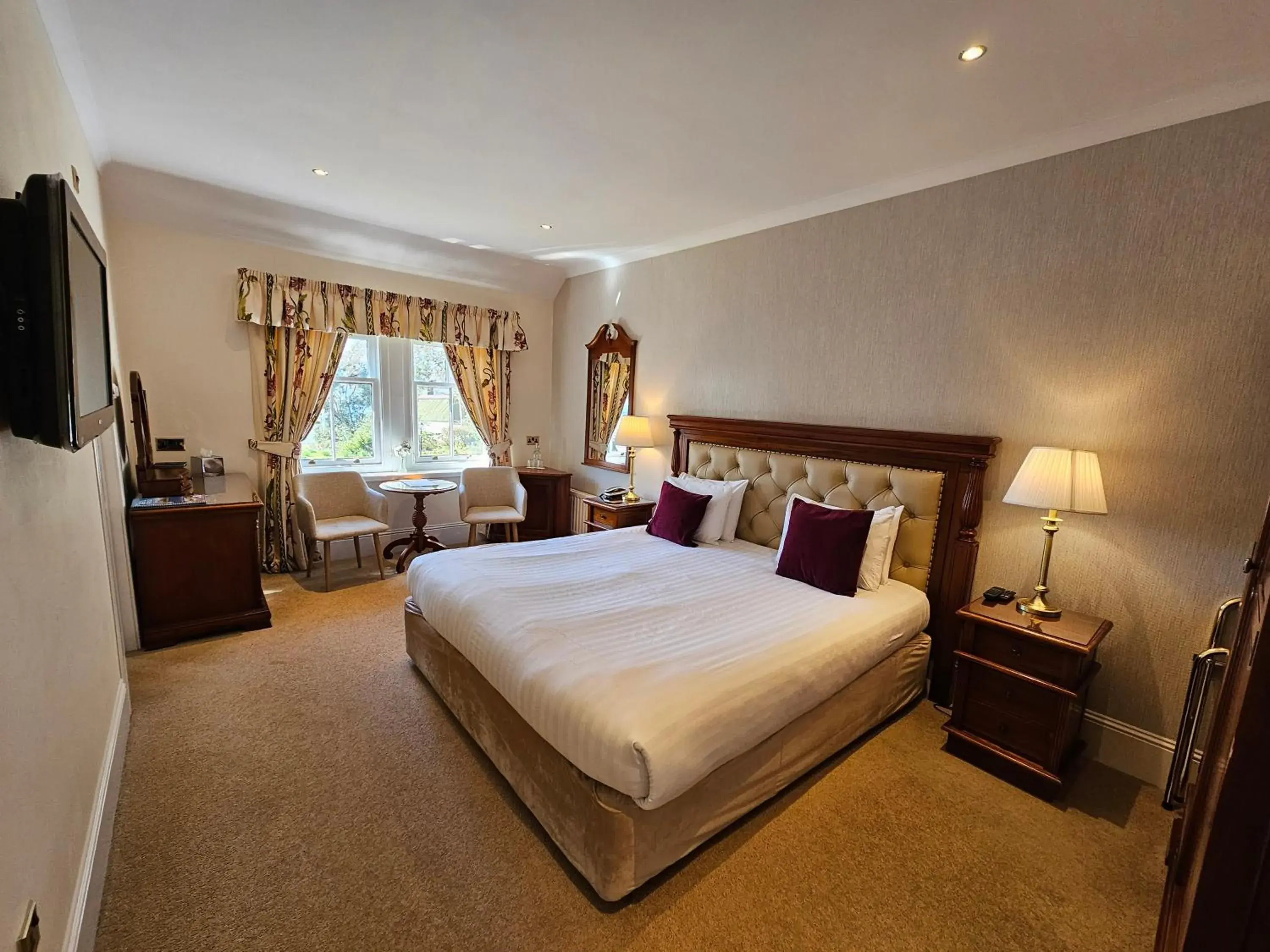 Comfy Loch Room in Taychreggan Hotel Comfy Loch Room in Taychreggan Hotel