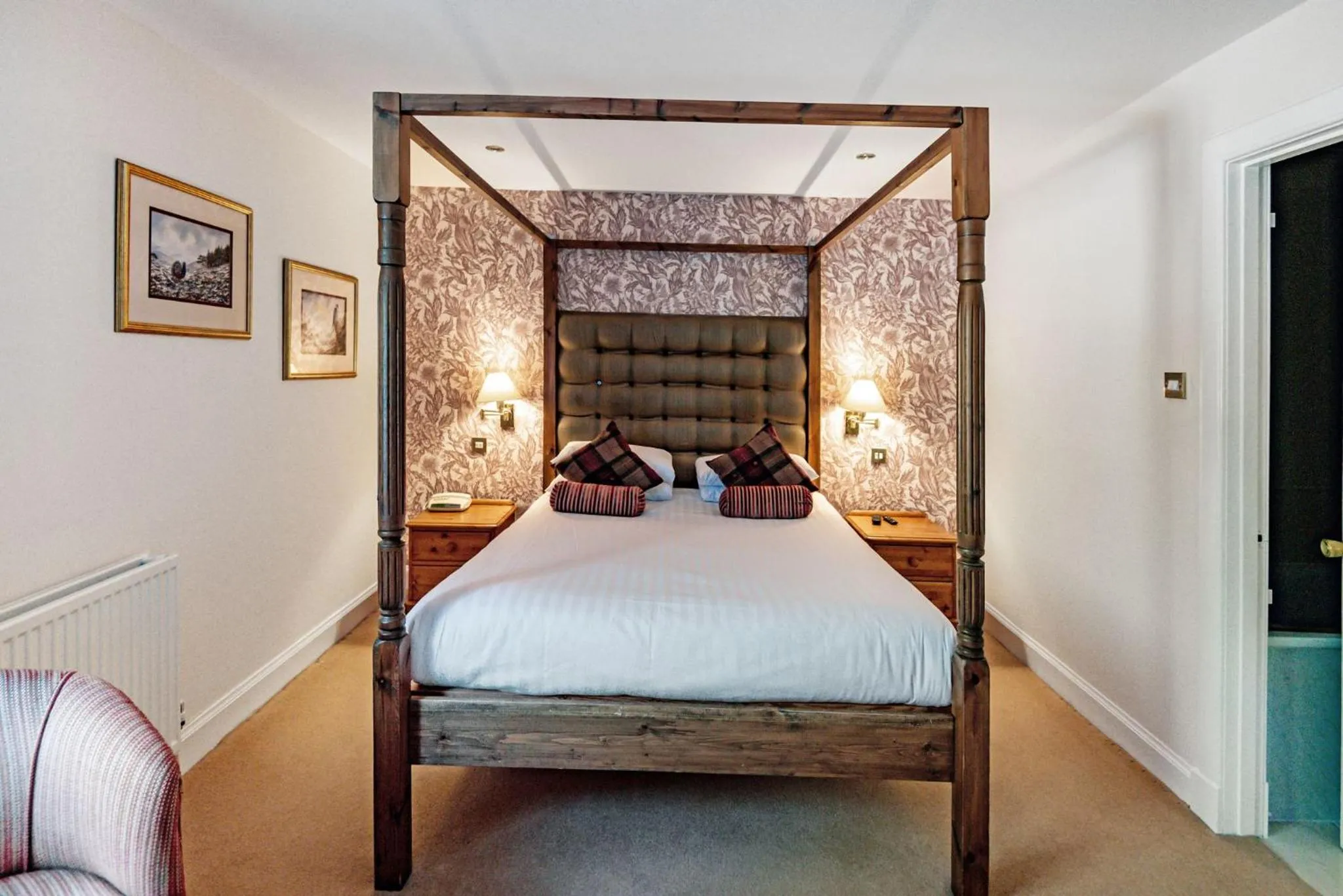 Bedroom, Bed in Taychreggan Hotel