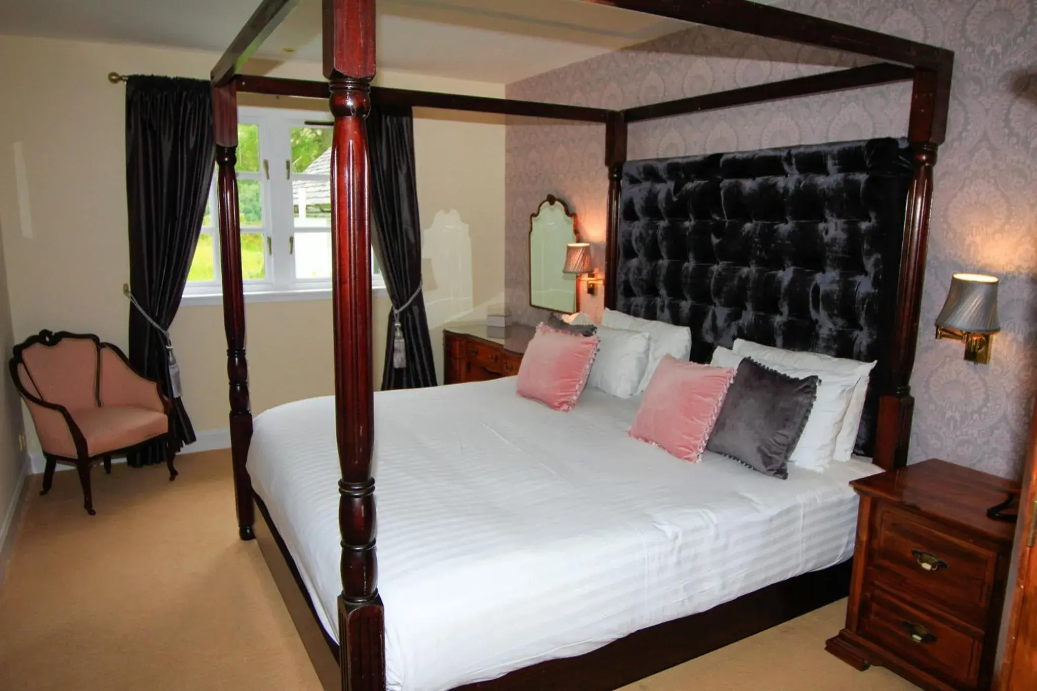 Suite Room in Taychreggan Hotel Suite Room in Taychreggan Hotel