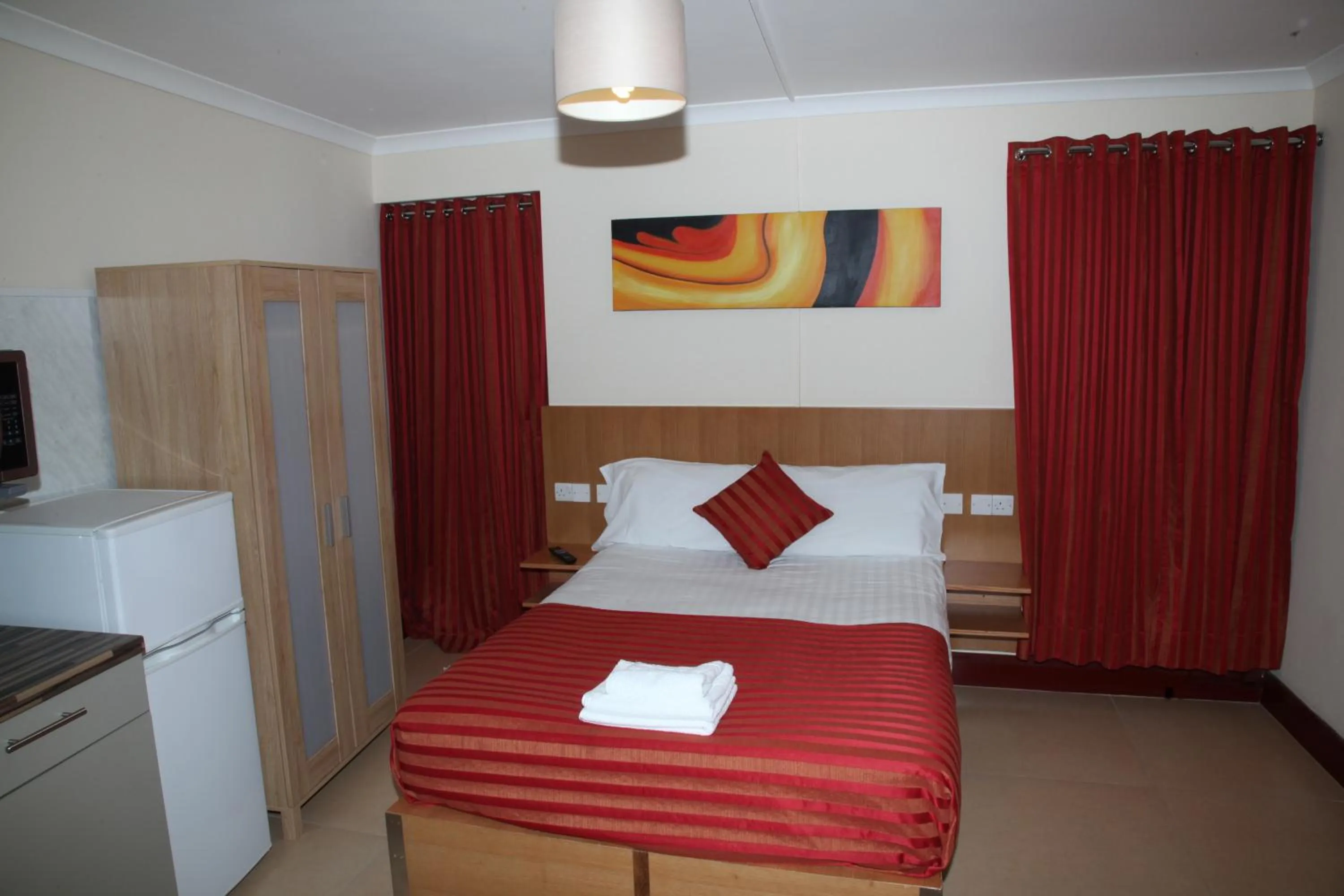 Photo of the whole room, Bed in Grove Apartments