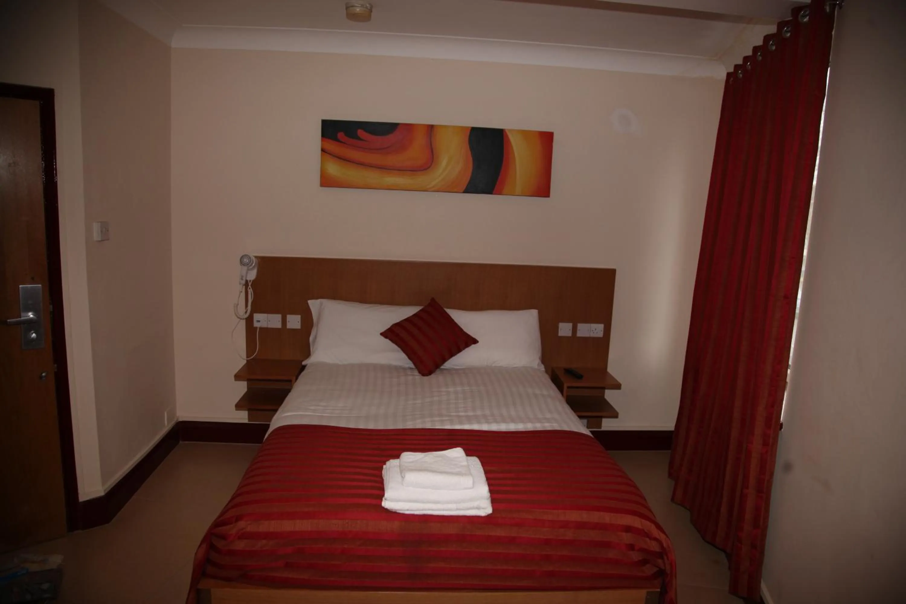 Photo of the whole room, Bed in Grove Apartments