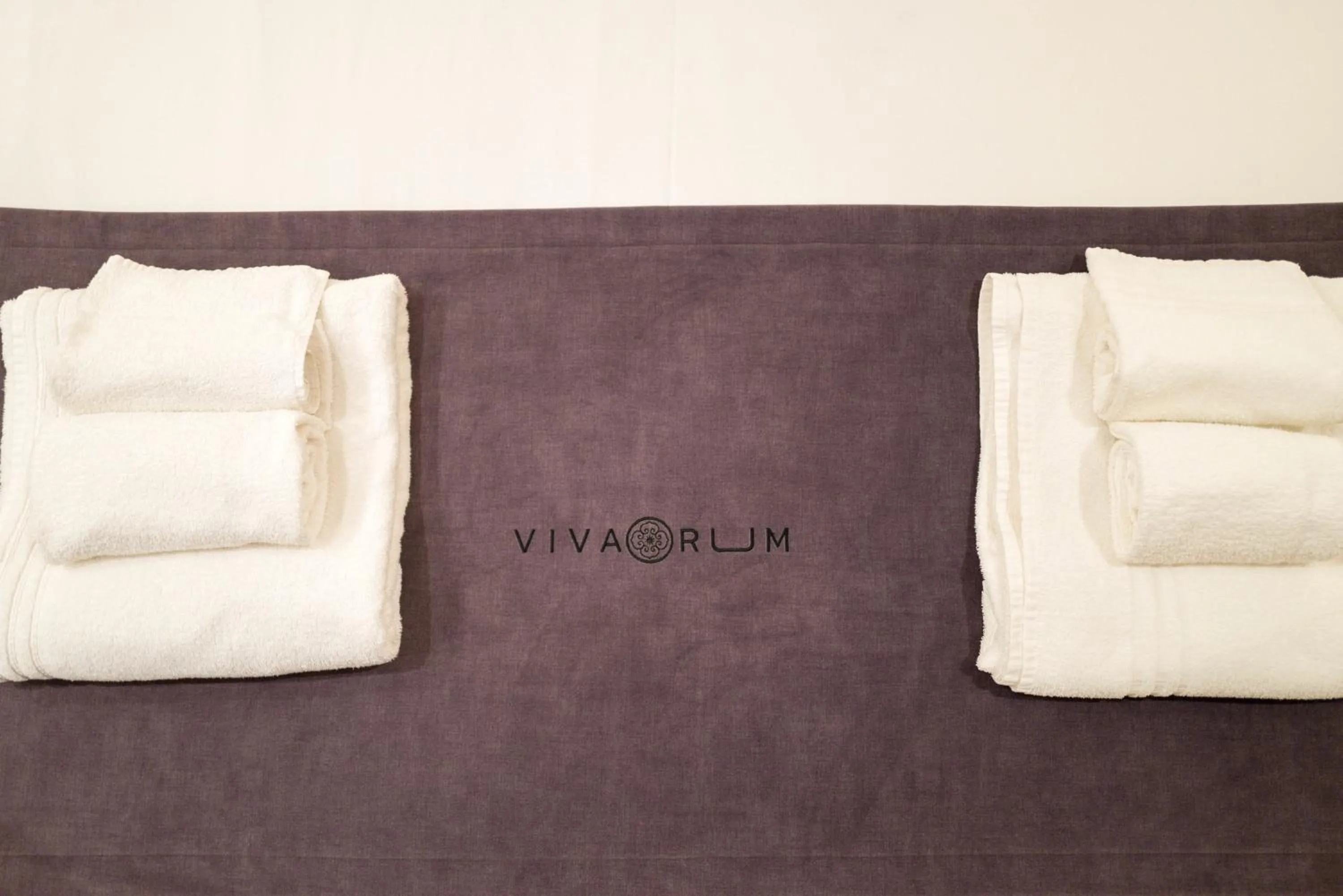 towels, Bed in Vivarum b&b