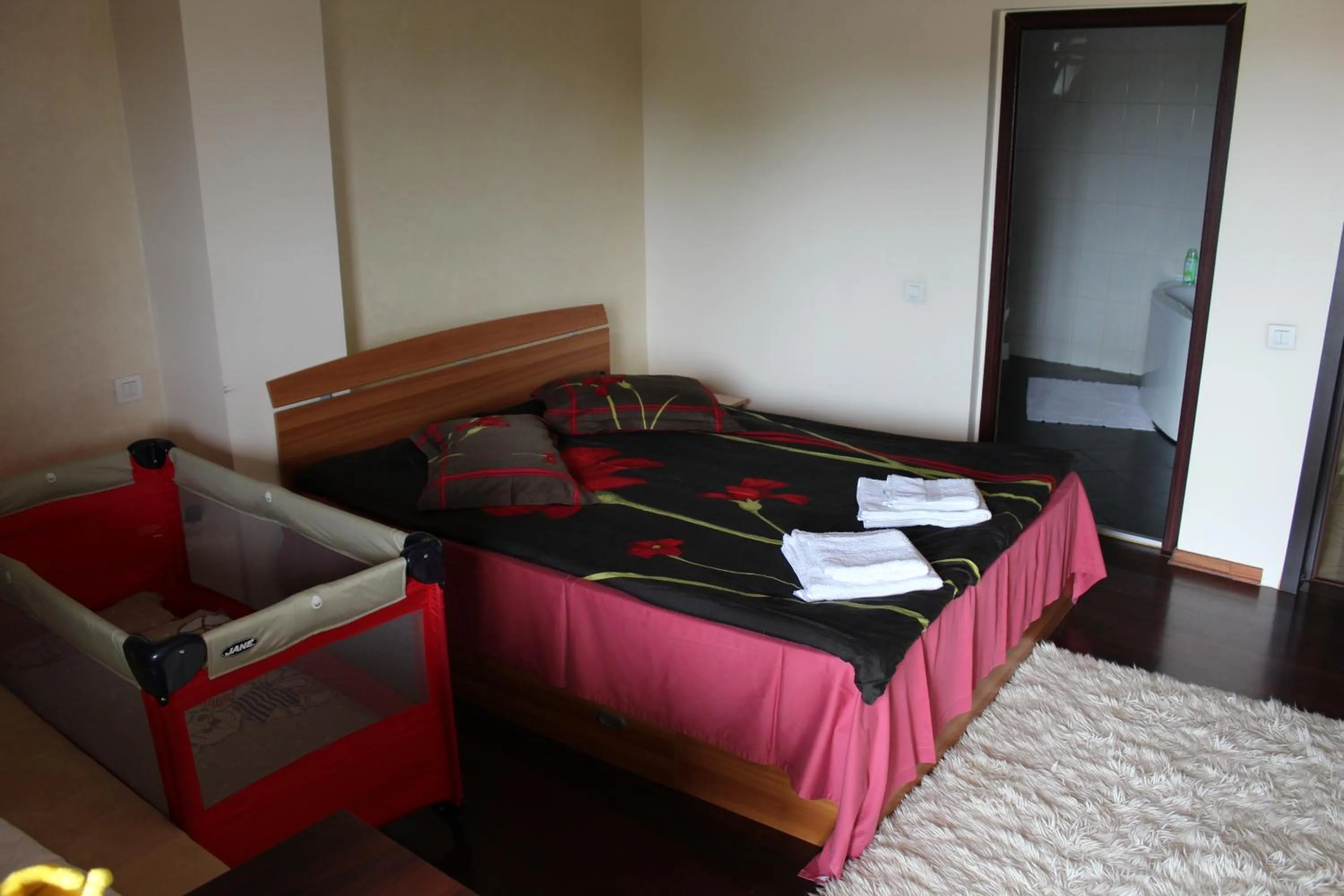 Photo of the whole room, Bed in Pensiunea Giovani