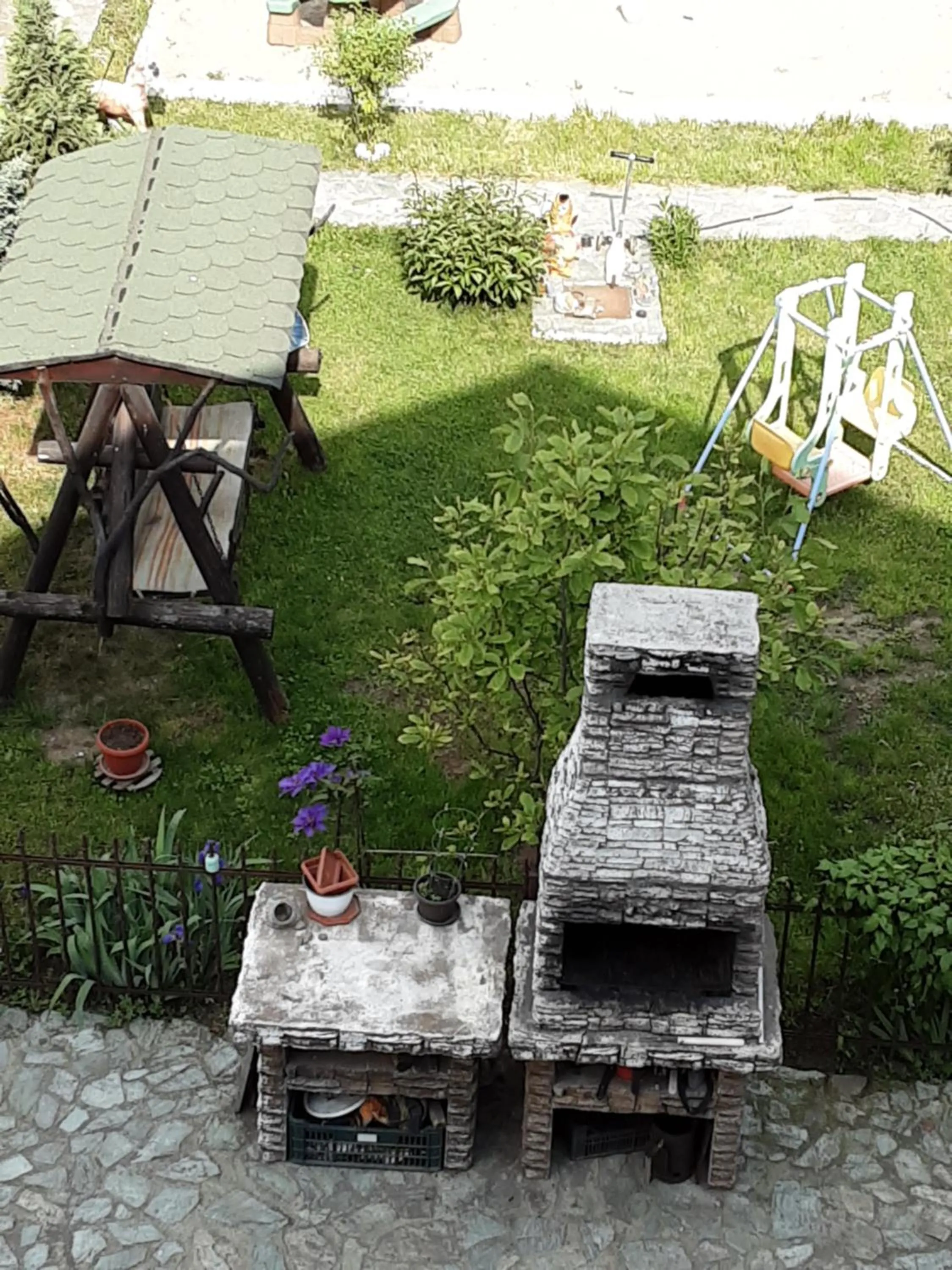 BBQ facilities in Pensiunea Giovani
