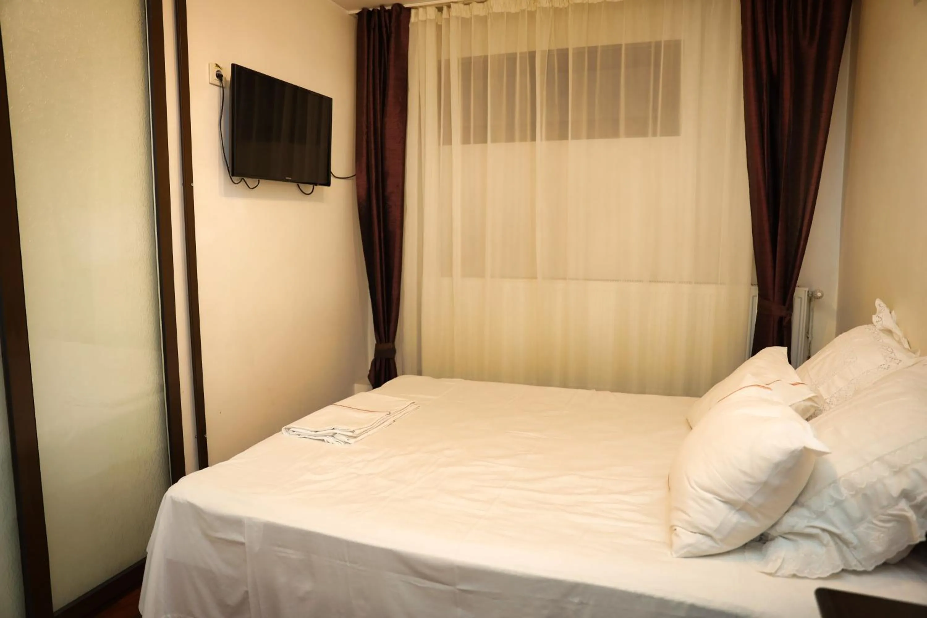 Bed in Pensiunea Giovani