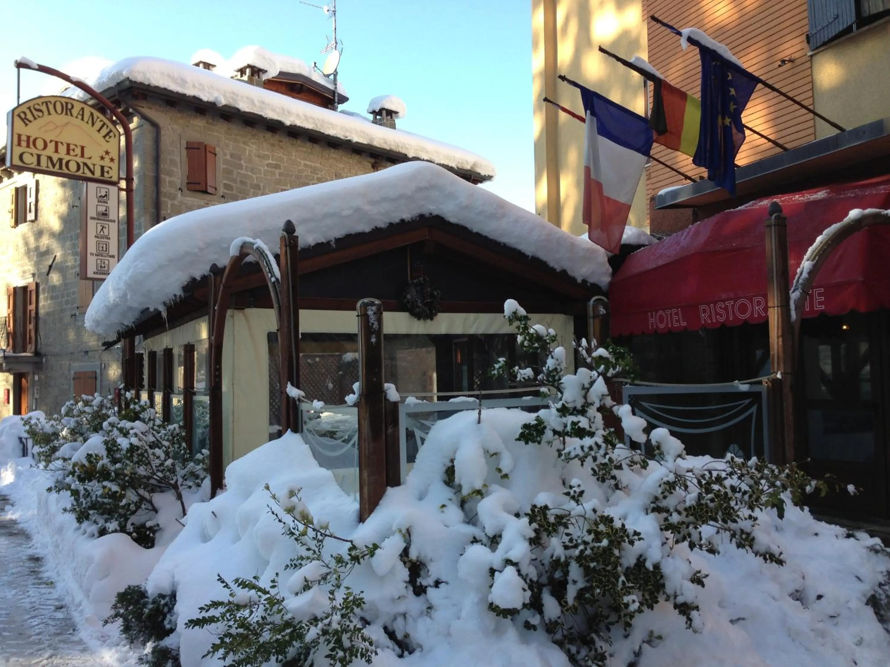 Facade/entrance in Hotel Cimone