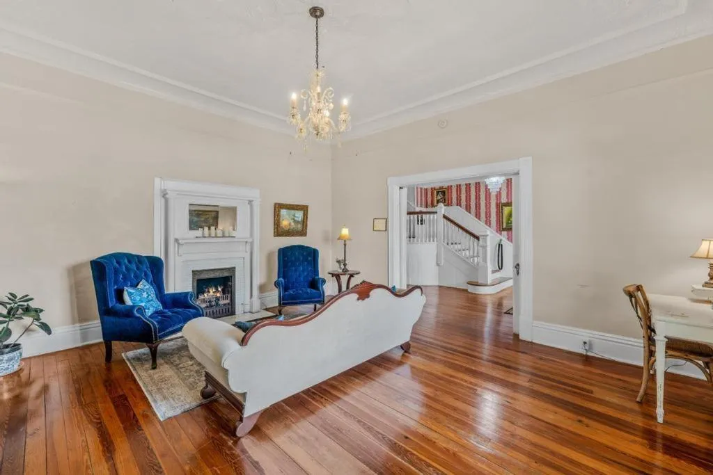 Veranda Historic Inn