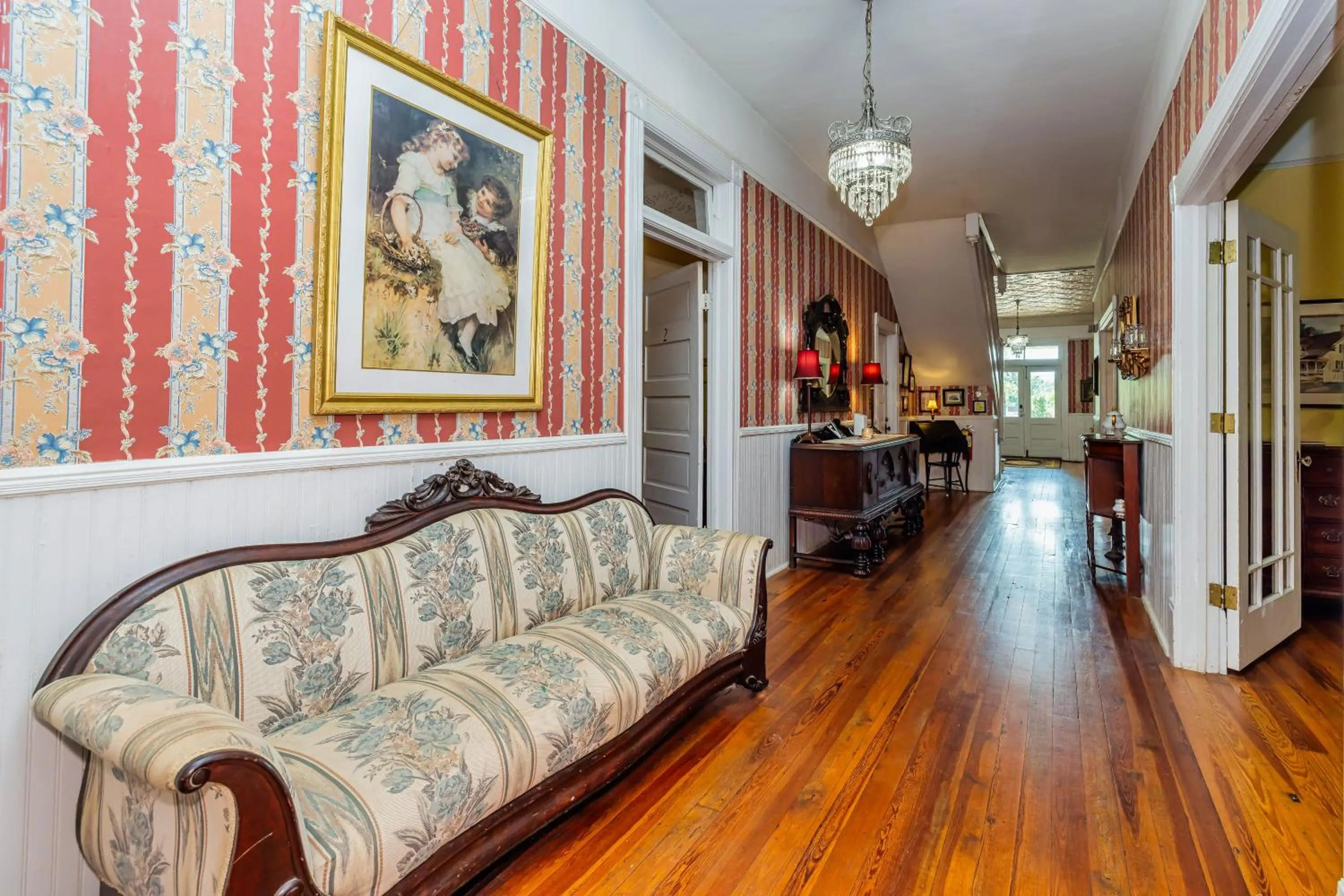 Veranda Historic Inn