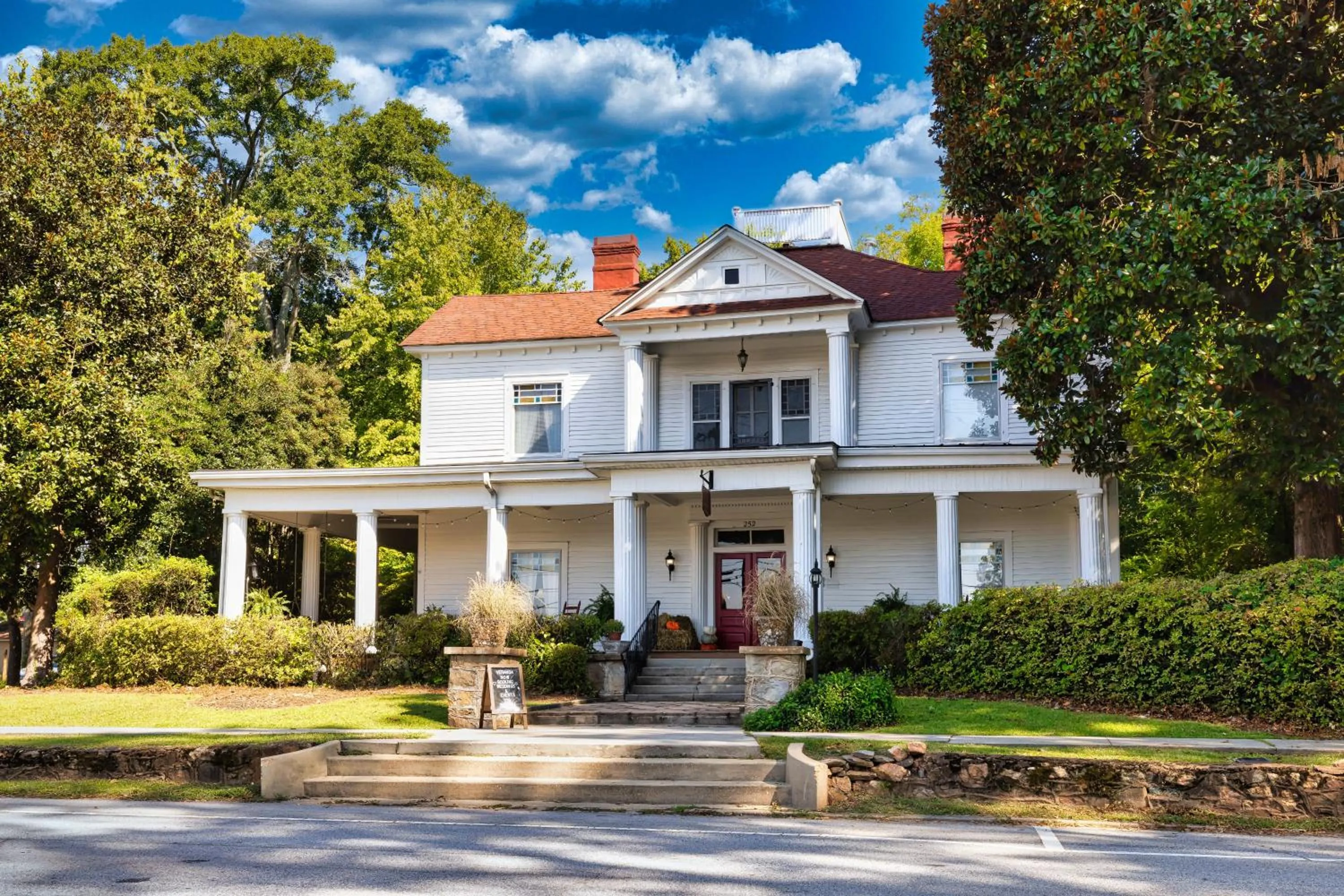 Property building in Veranda Historic Inn