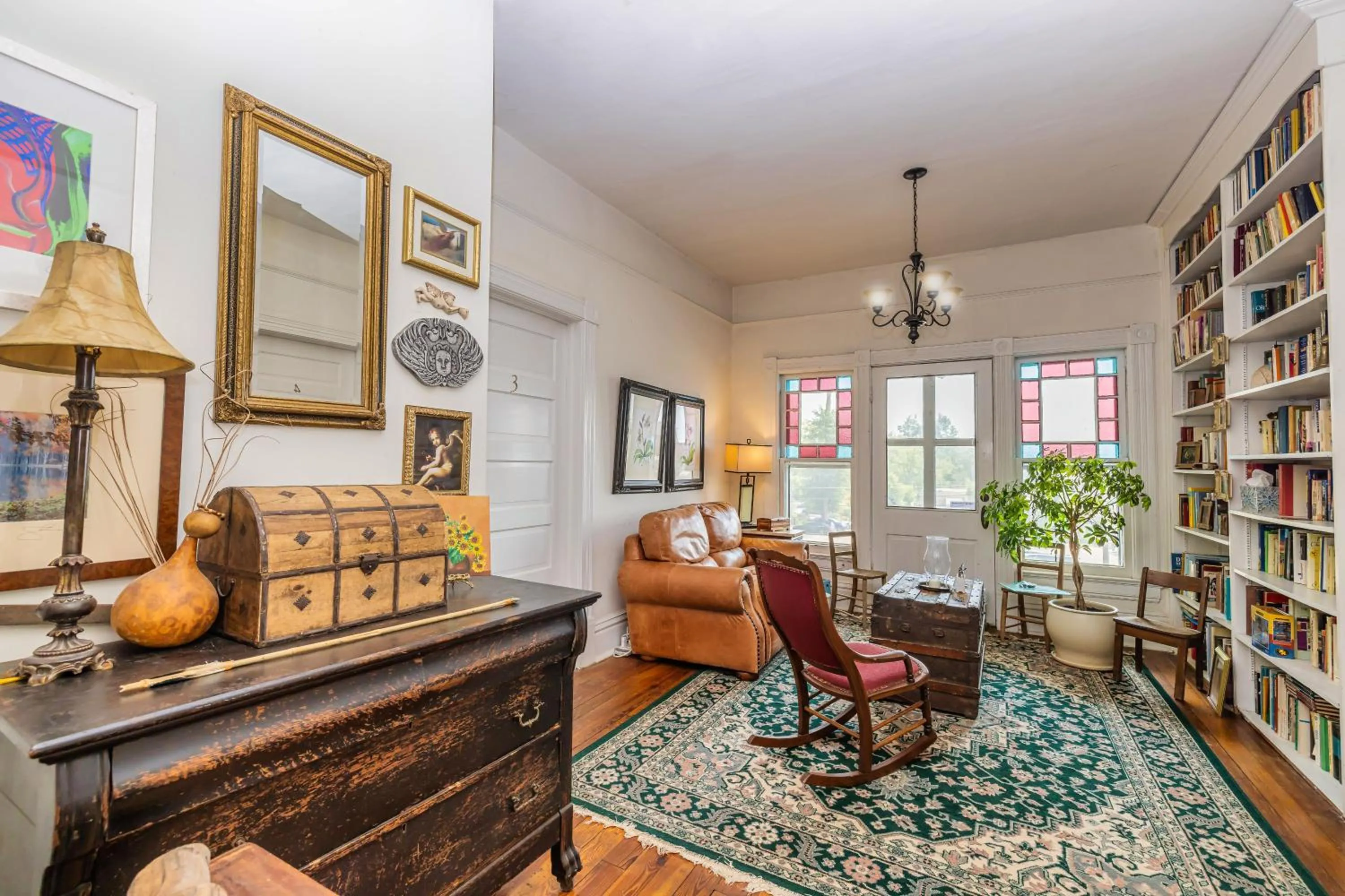 Library in Veranda Historic Inn