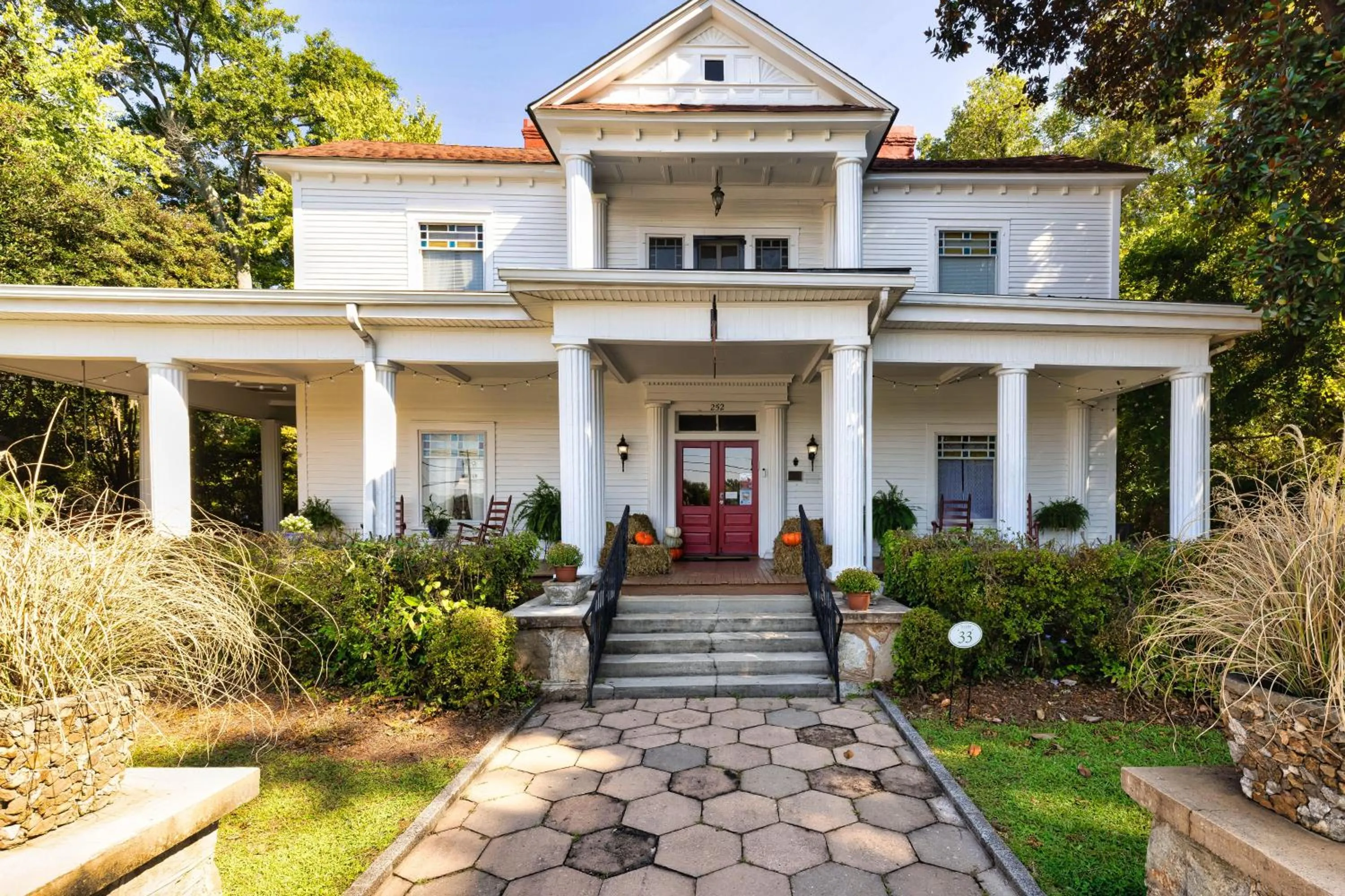 Veranda Historic Inn