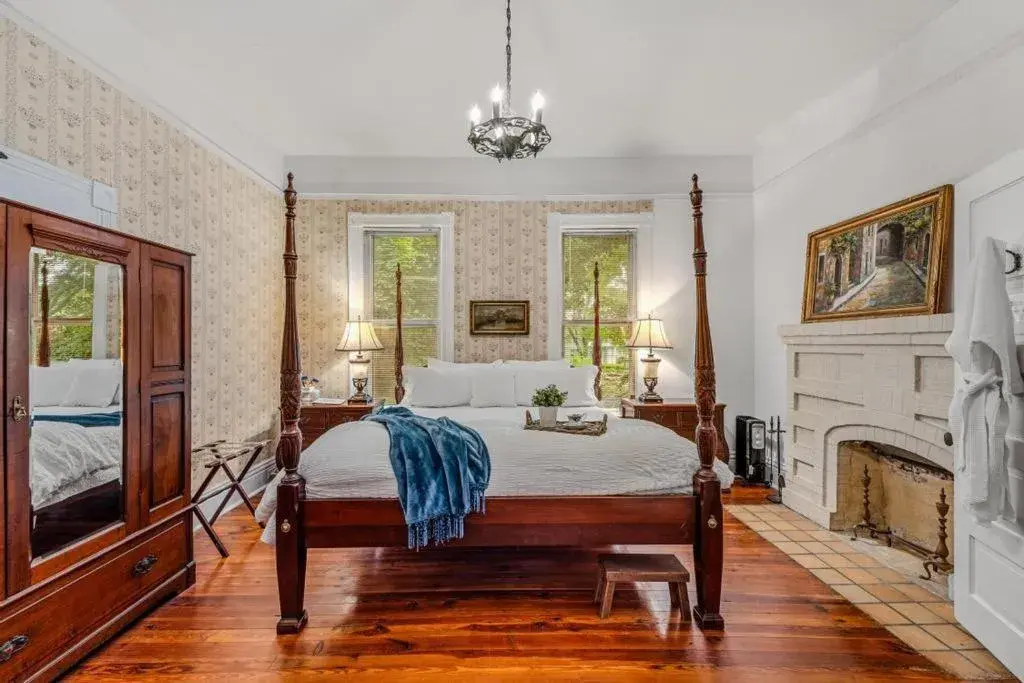 King Room in Veranda Historic Inn King Room in Veranda Historic Inn