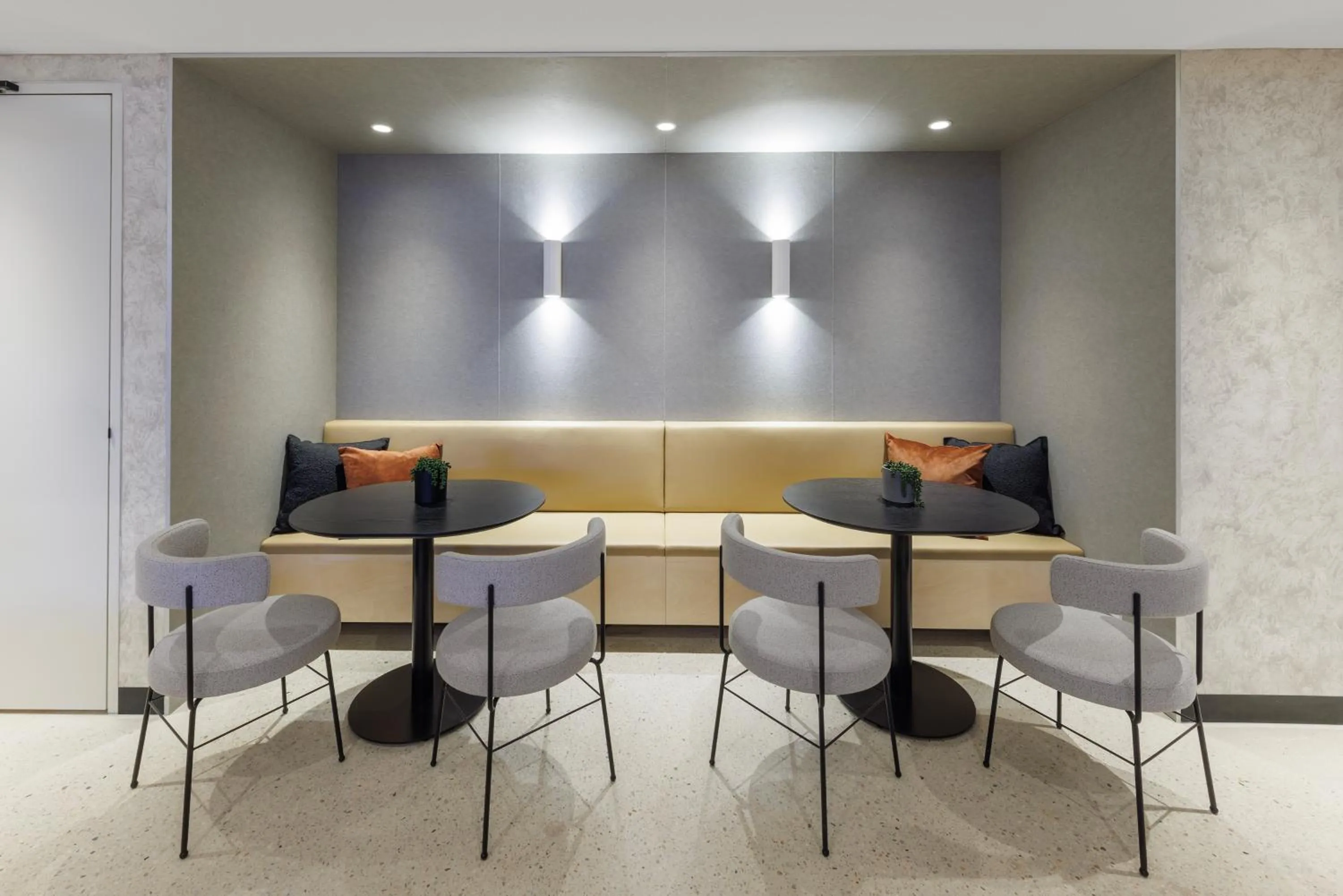 Communal lounge/ TV room in Veriu Queen Victoria Market