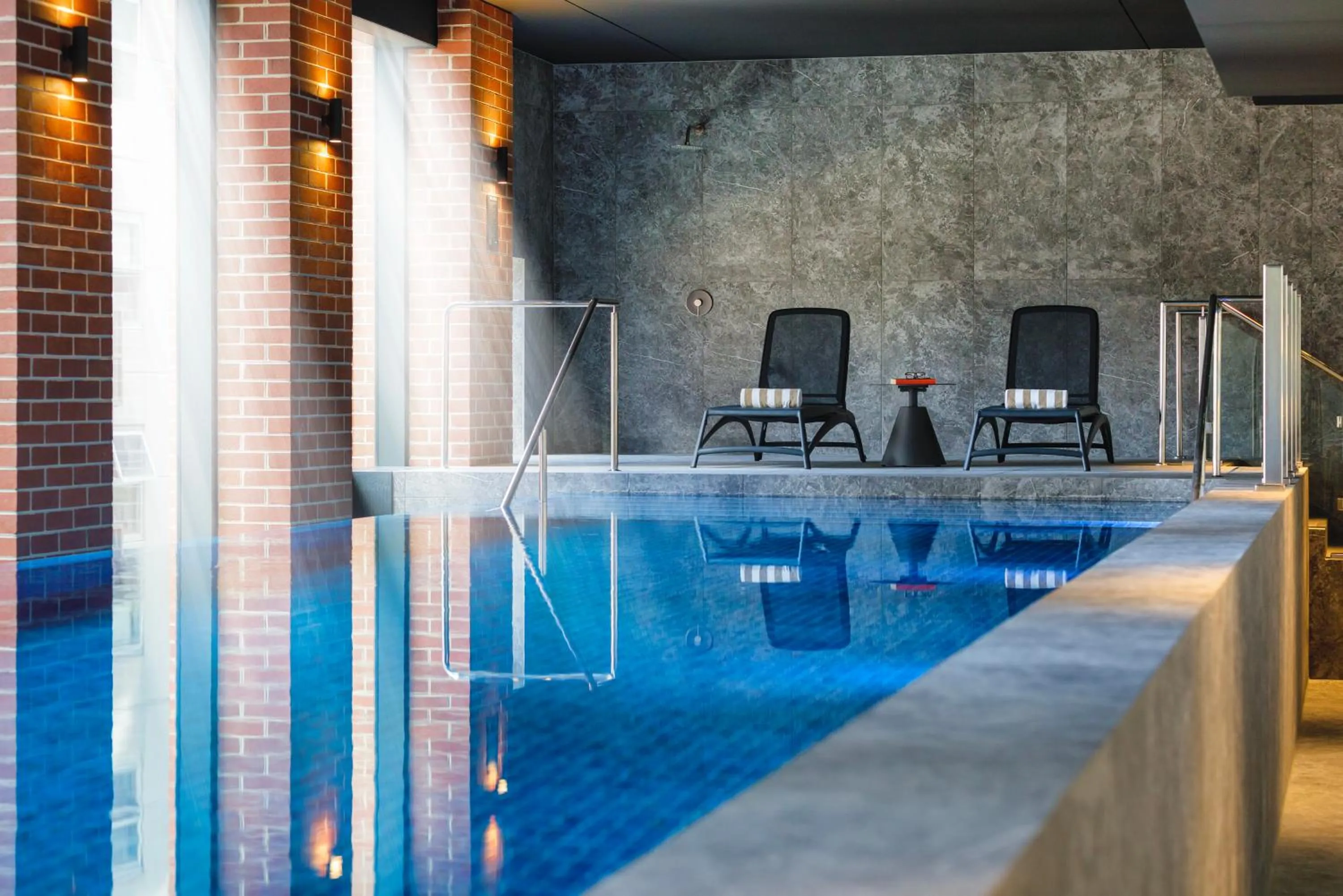 Swimming pool in Veriu Queen Victoria Market